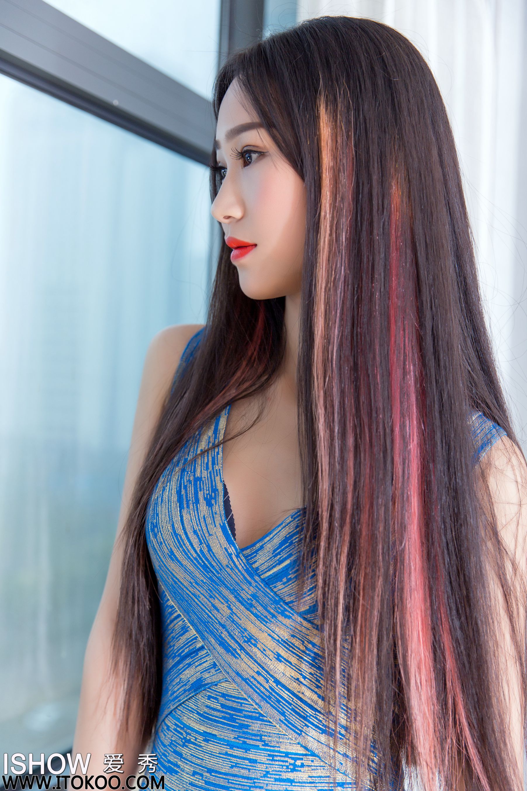 ISHOW爱秀 NO.099 张依凡Ivan《身材苗条双腿笔直修长》 ISHOW爱秀 NO.099 张依凡Ivan《身材苗条双腿笔直修长》