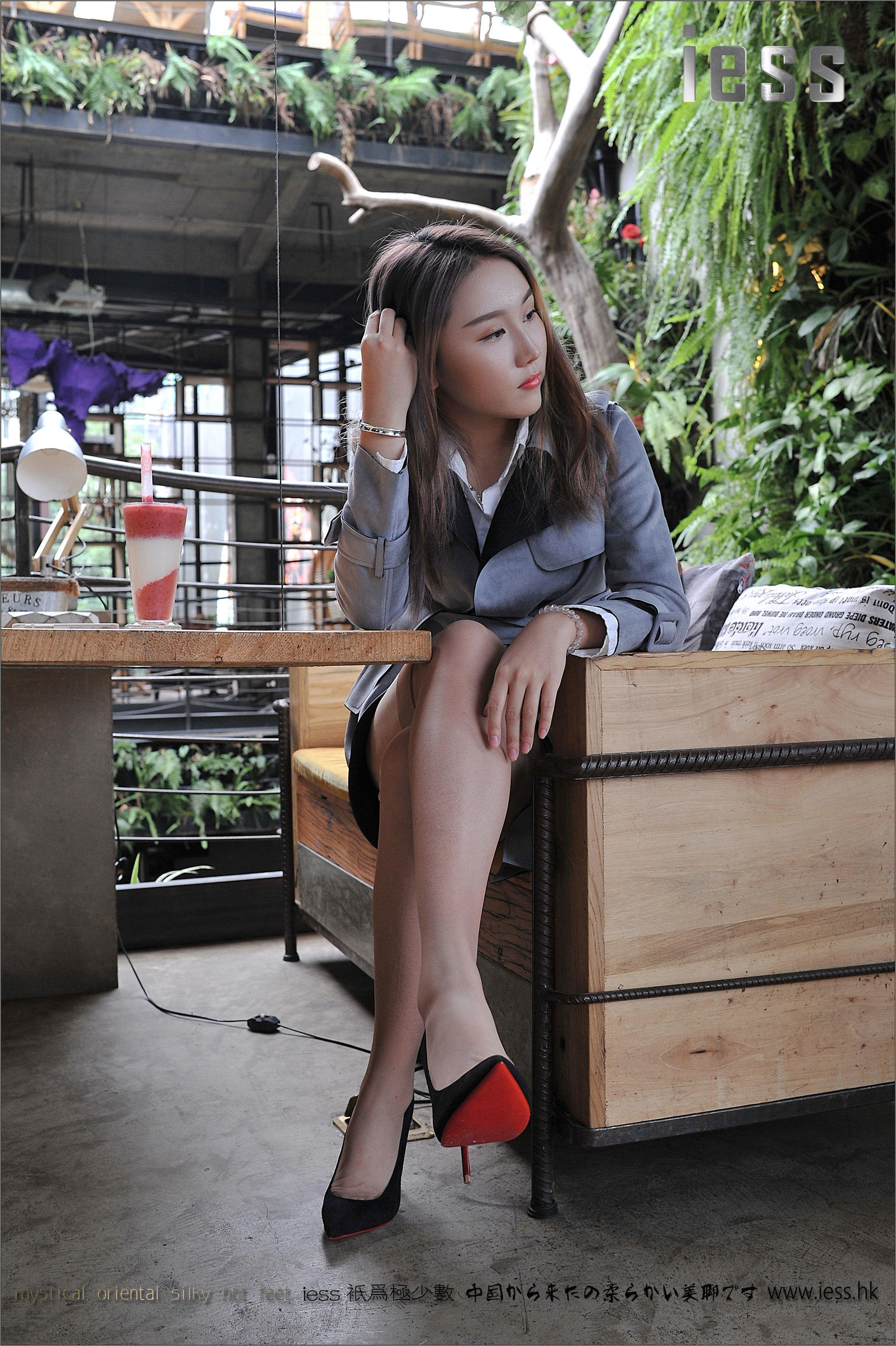 丝足便当048  羽羽  《羽》[IESS异思趣向]