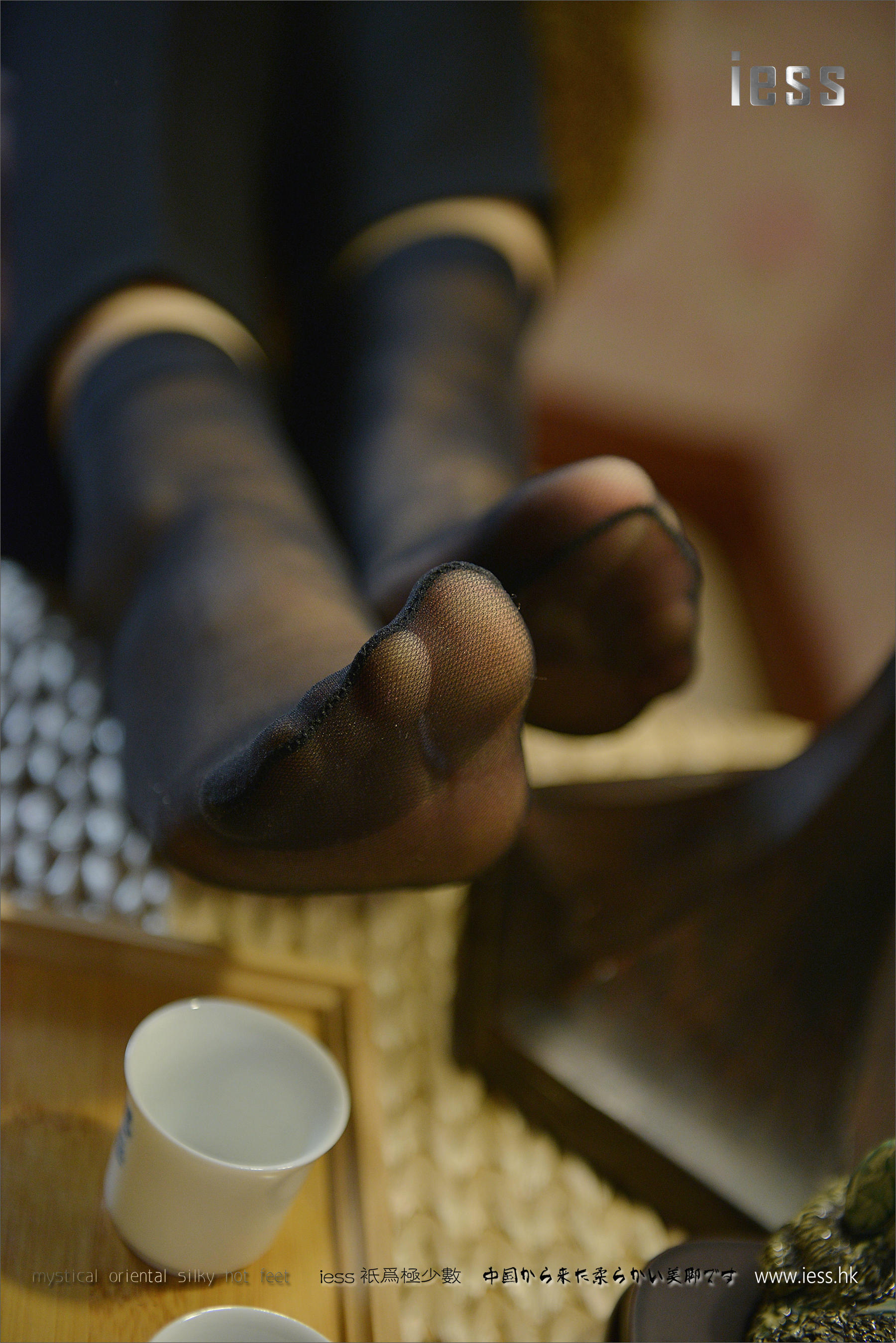 丝足便当063 小夕 《台灯下的短丝袜》[IESS异思趣向]