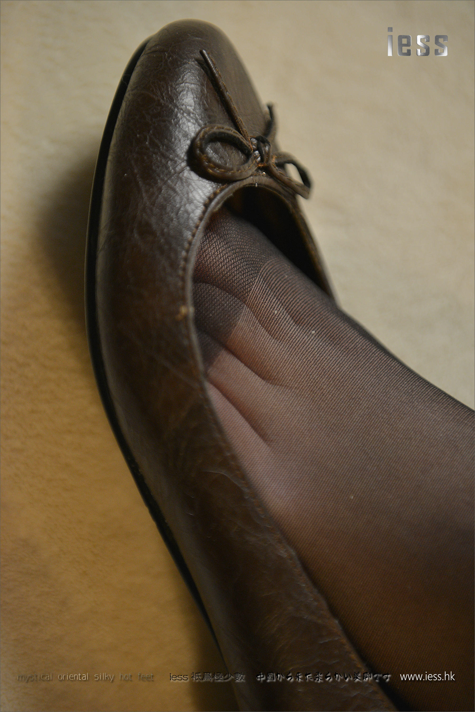 丝足便当063 小夕 《台灯下的短丝袜》[IESS异思趣向]