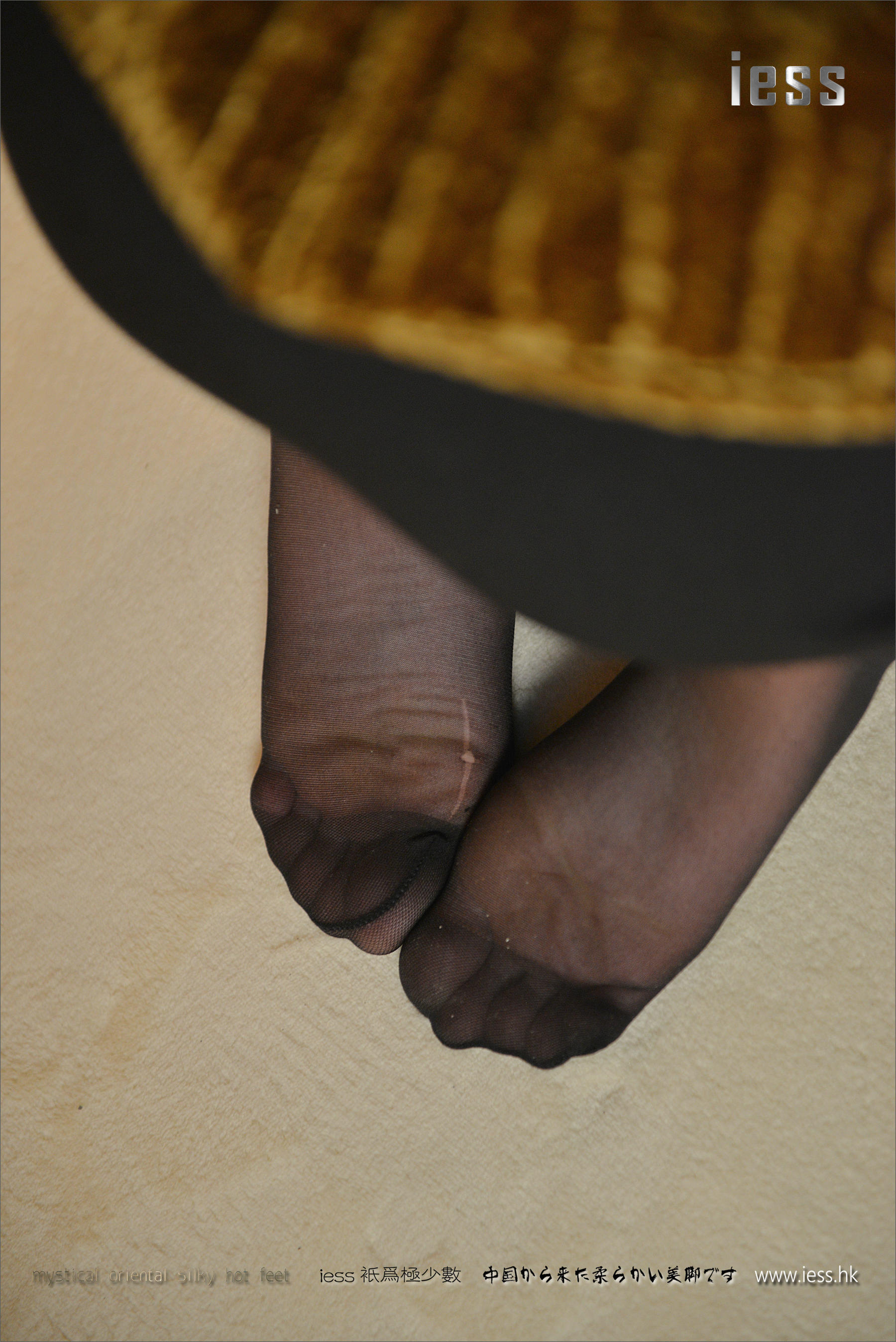 丝足便当063 小夕 《台灯下的短丝袜》[IESS异思趣向]