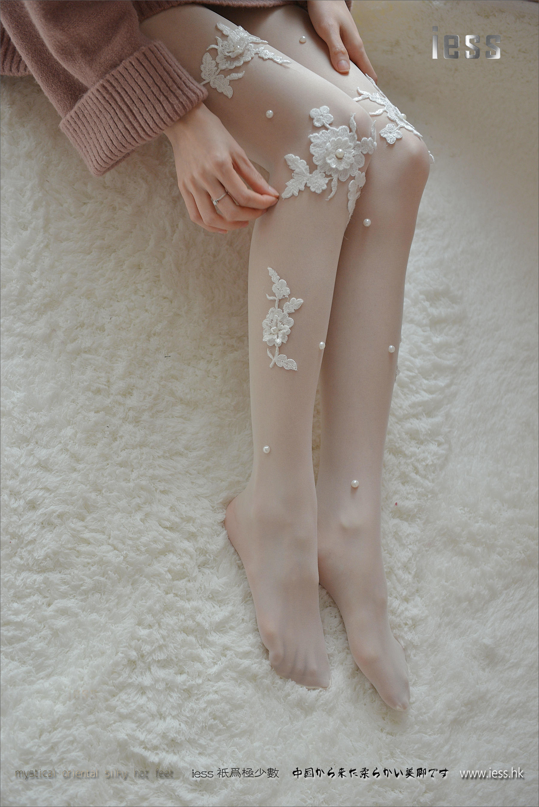 丝足便当083 佳佳 《雪莲花》[IESS异思趣向]