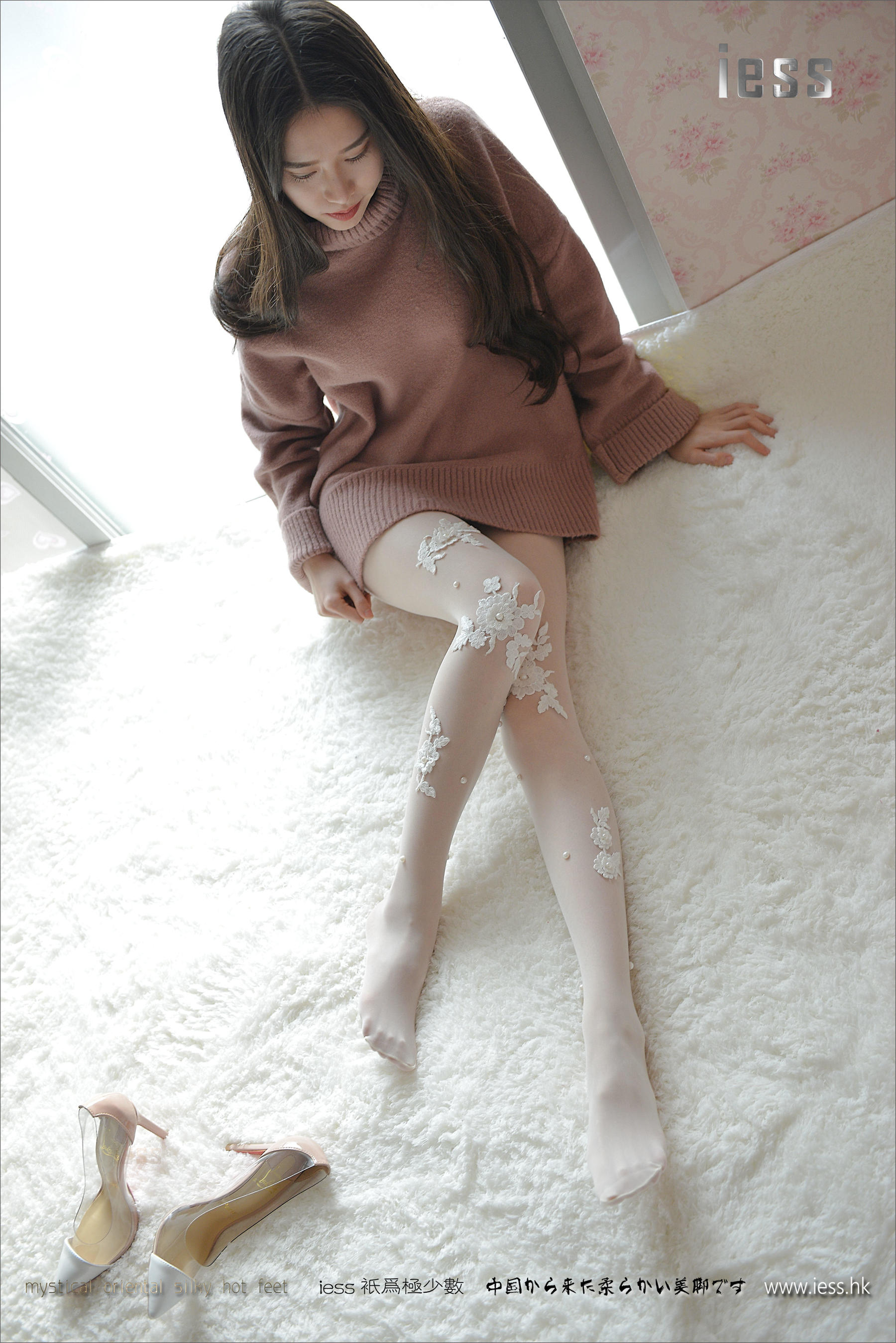 丝足便当083 佳佳 《雪莲花》[IESS异思趣向]