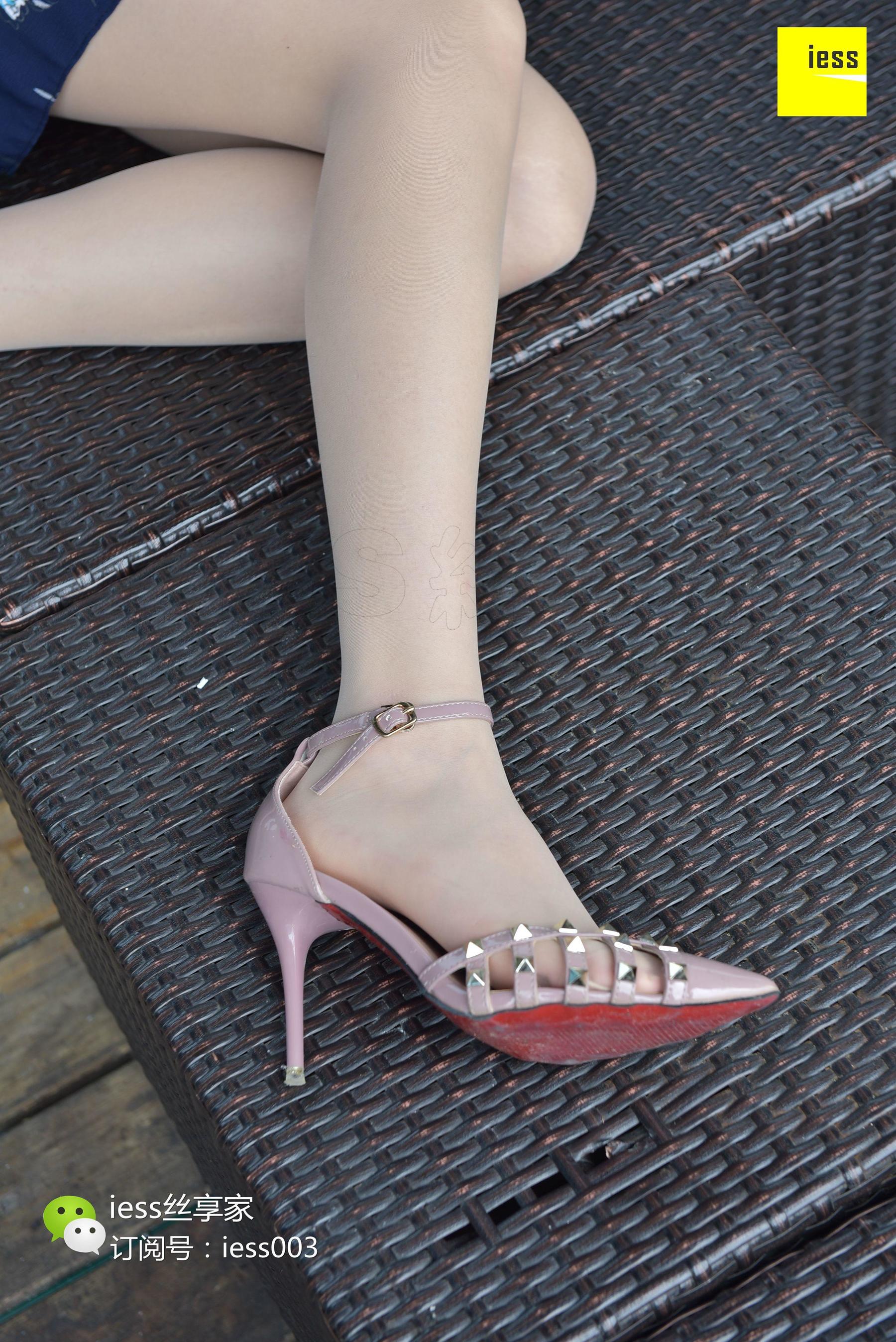 丝享家022 欣欣 《嘿！在星巴克晒太阳的姑娘》[IESS异思趣向]