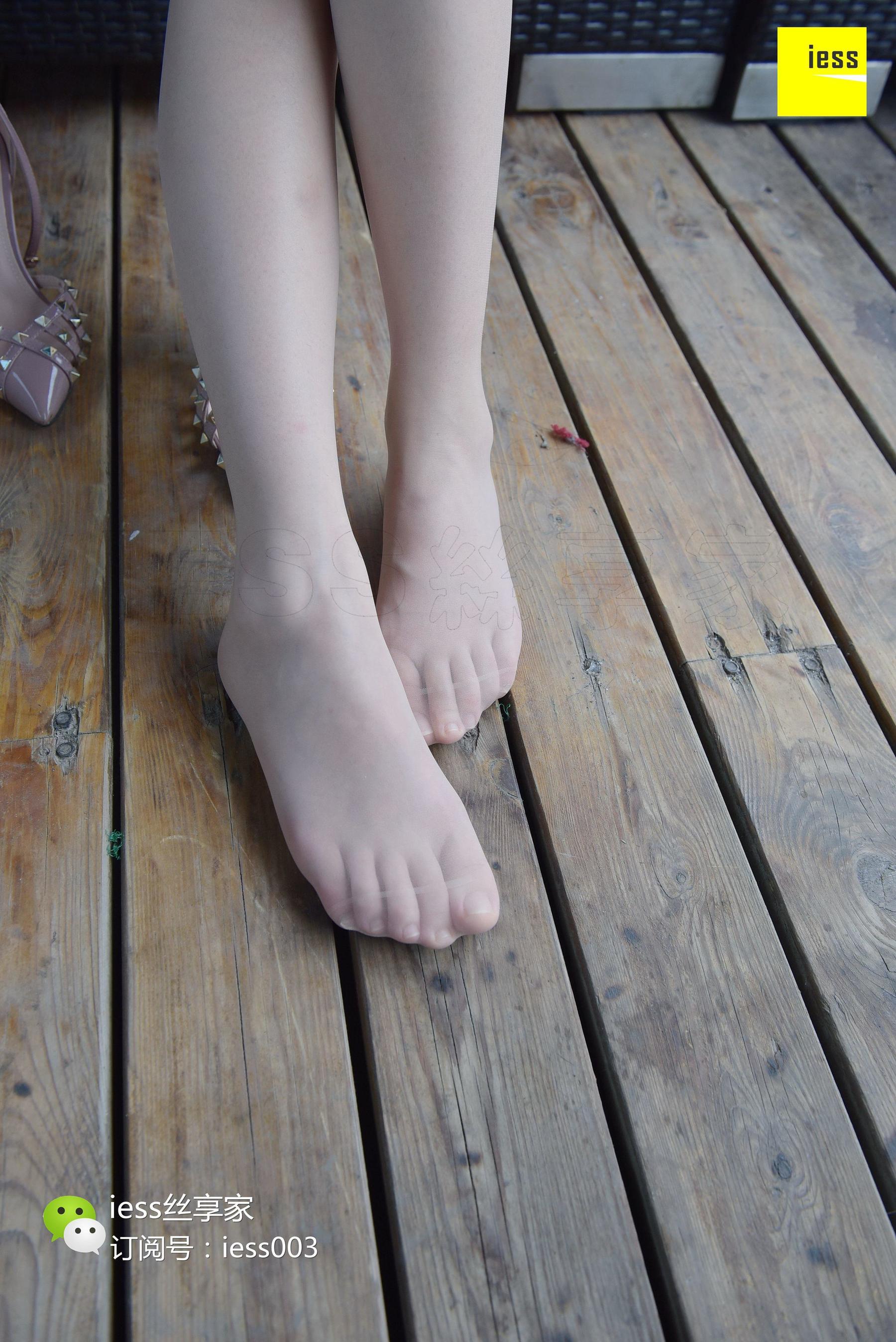 丝享家022 欣欣 《嘿！在星巴克晒太阳的姑娘》[IESS异思趣向]