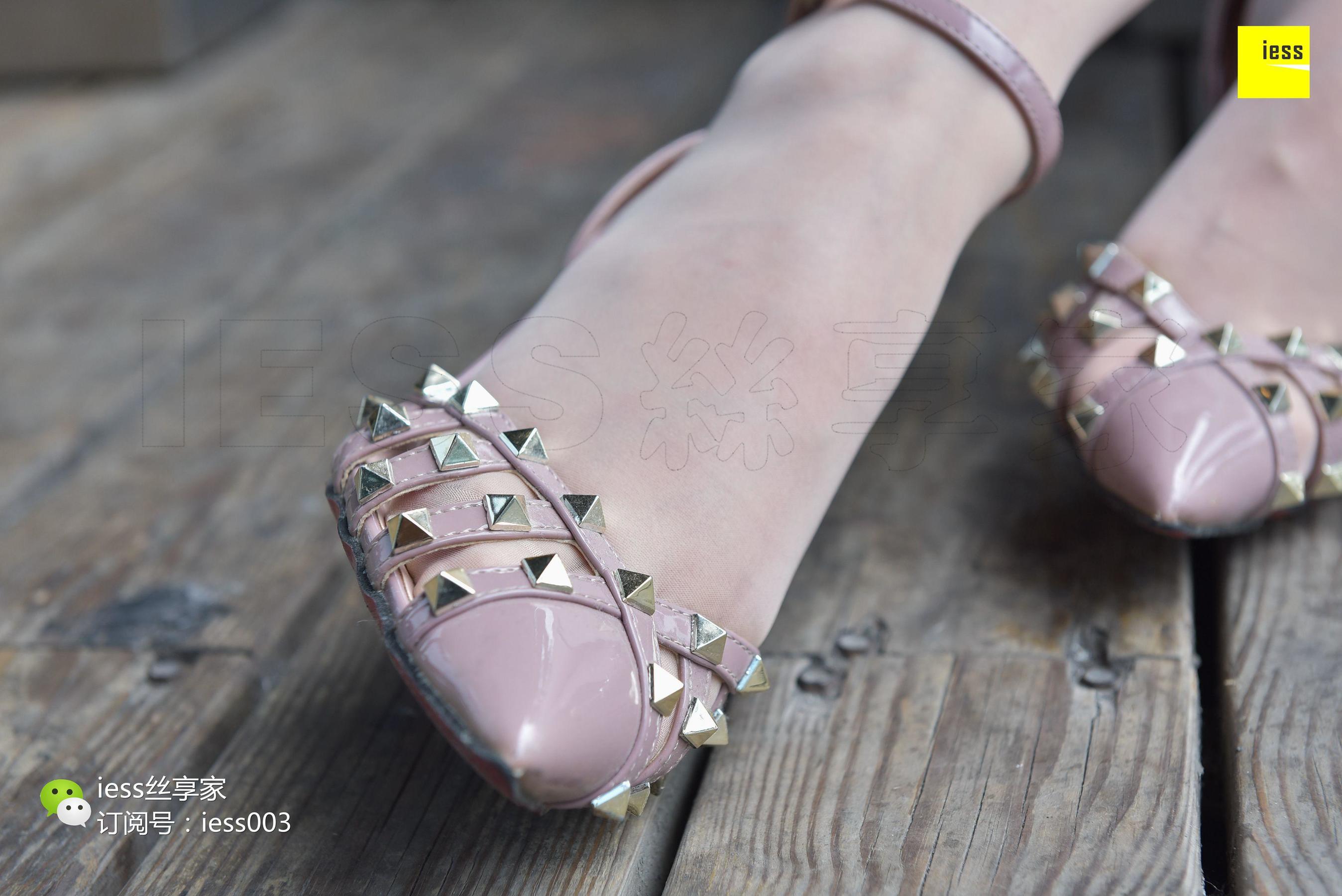 丝享家022 欣欣 《嘿！在星巴克晒太阳的姑娘》[IESS异思趣向]