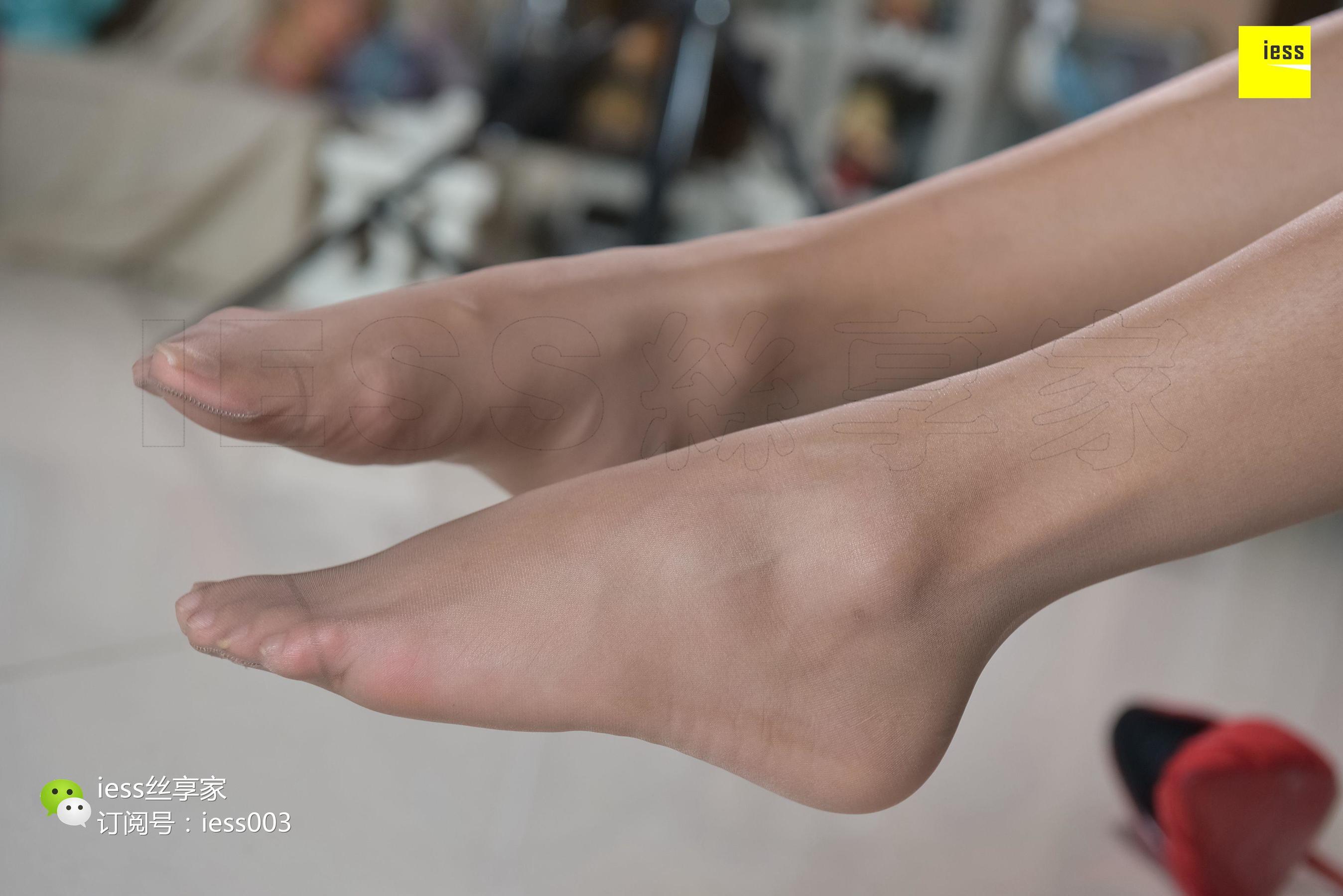 丝享家070 婉萍 《长裙飘飘棕丝》[IESS异思趣向]