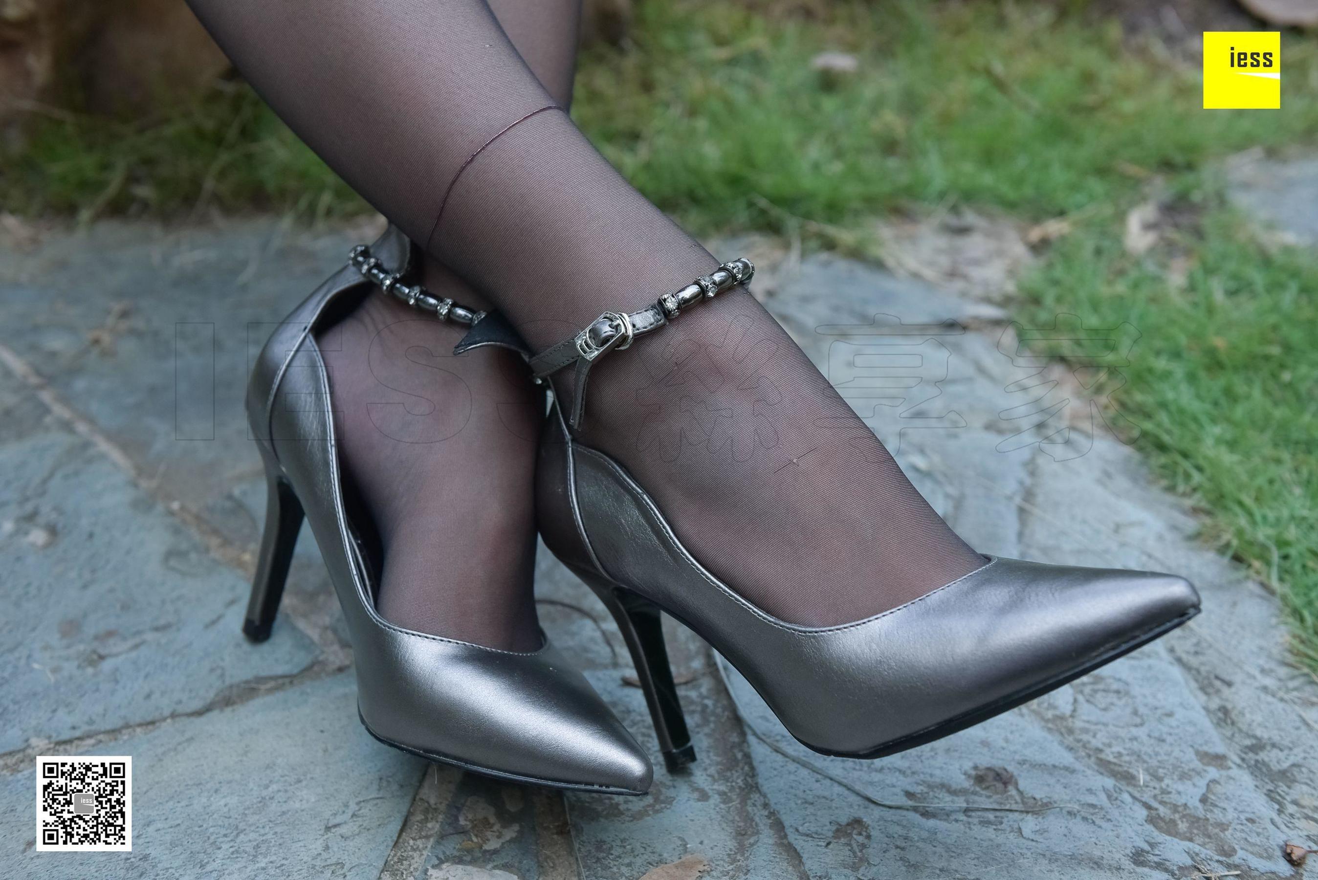 丝享家115 秋秋 《花园乘凉的黑丝美女》[IESS异思趣向]