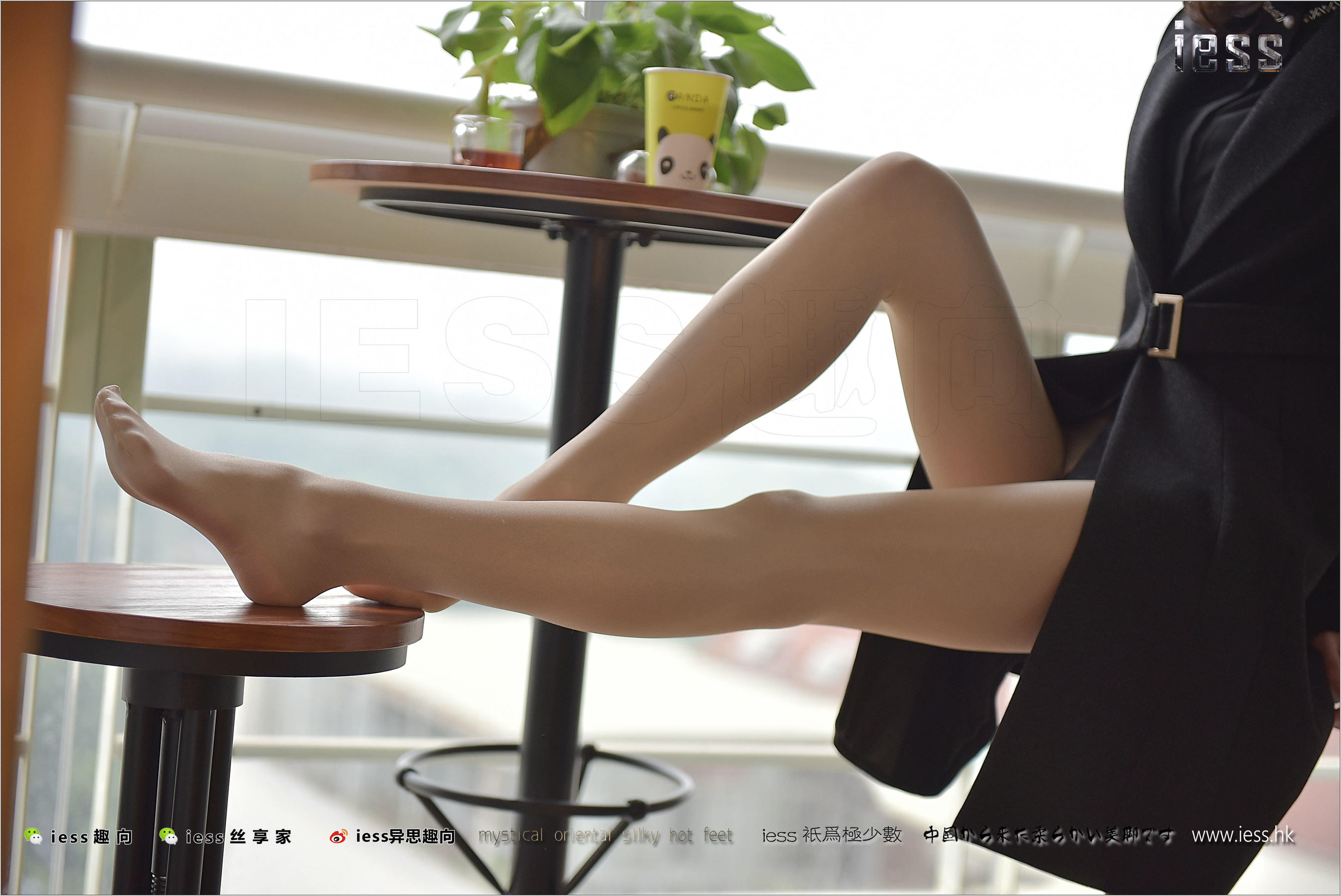 丝足便当175 小六 《风衣下的裸氨厚肉丝》[IESS异思趣向]