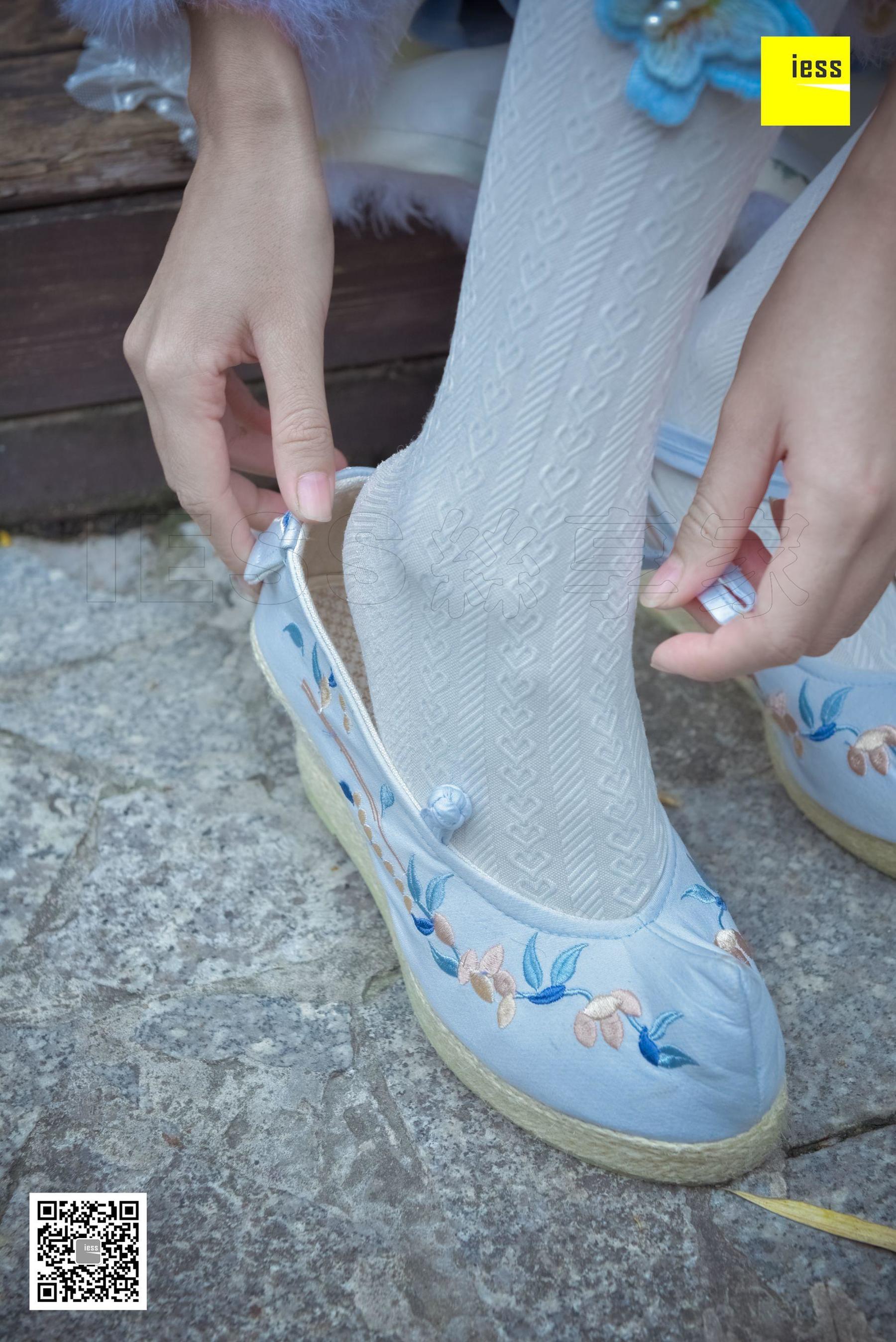 丝享家122 木木 《汉服绣花鞋白色袜》[IESS异思趣向]