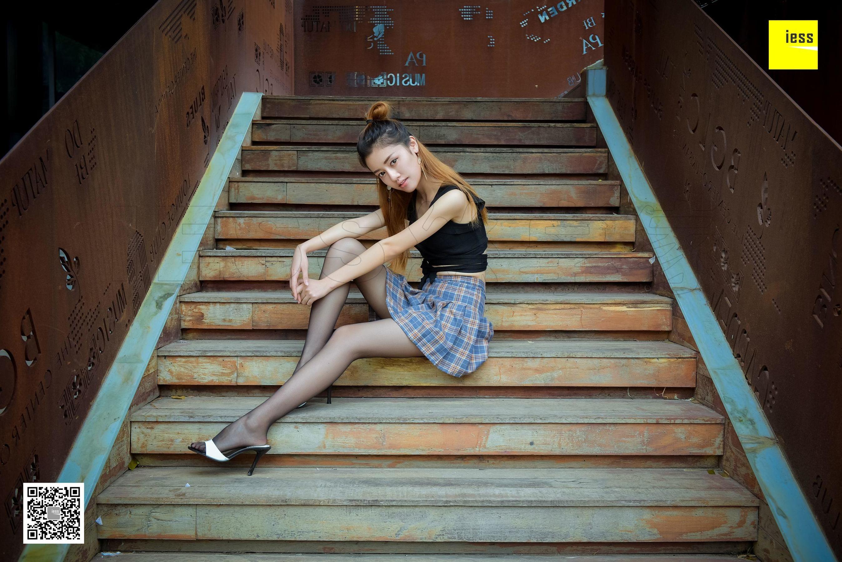 丝享家128 晶晶 《露脐小短裙黑丝》[IESS异思趣向]