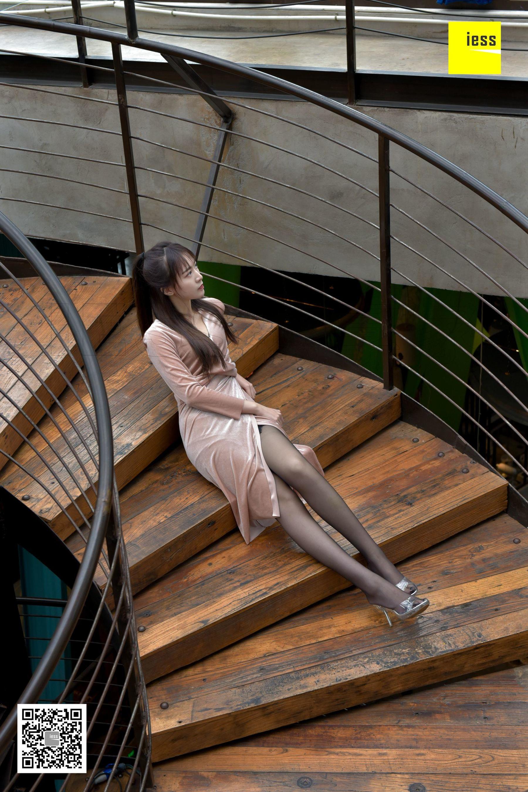 丝享家133 紫紫 《楼道里的黑丝美女》[IESS异思趣向]