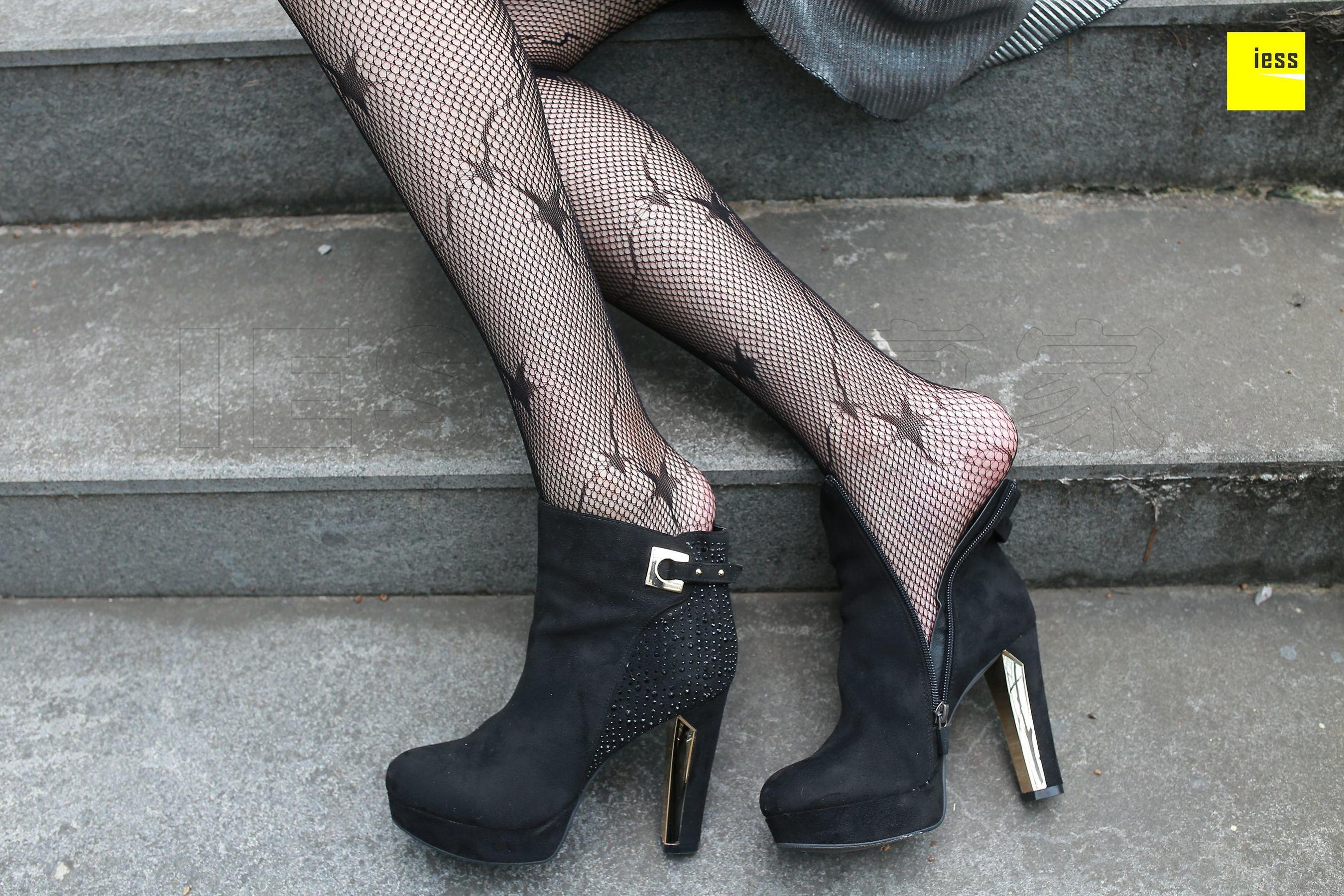 紫紫《星星网袜与短靴》 [异思趣向IESS] 丝享家158