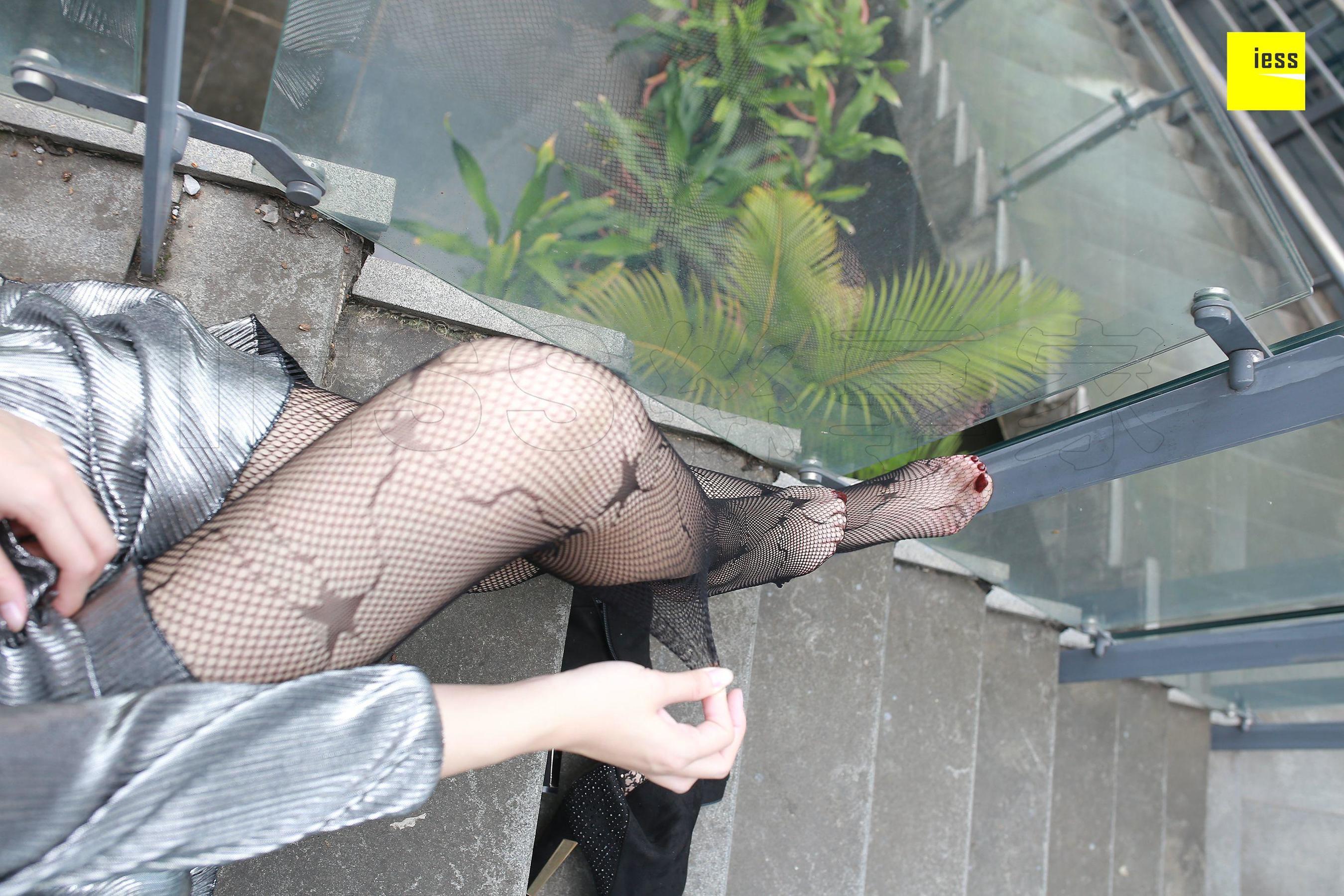 紫紫《星星网袜与短靴》 [异思趣向IESS] 丝享家158