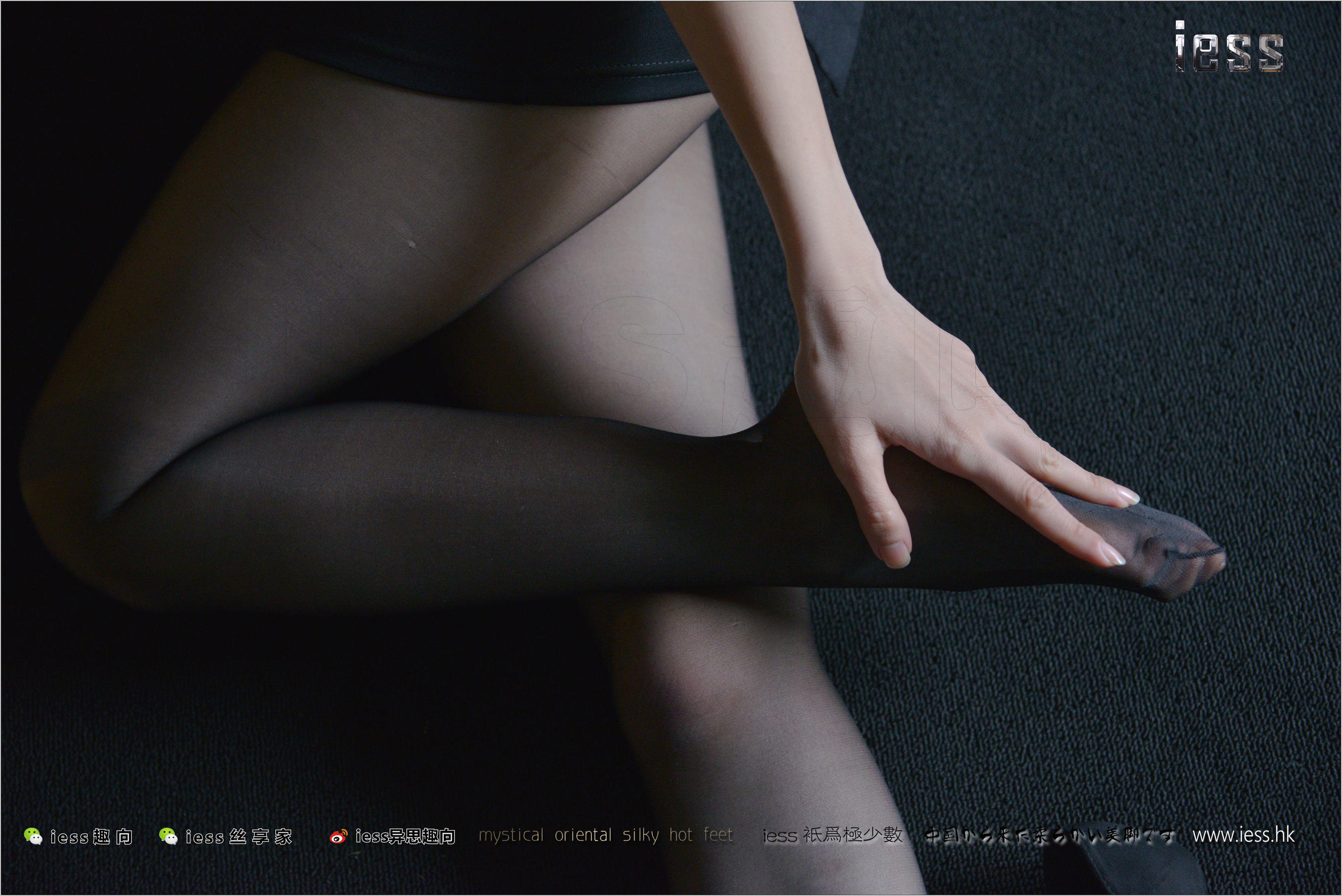 小莫《小莫的暗调黑丝④》 [异思趣向IESS] 丝足便当193