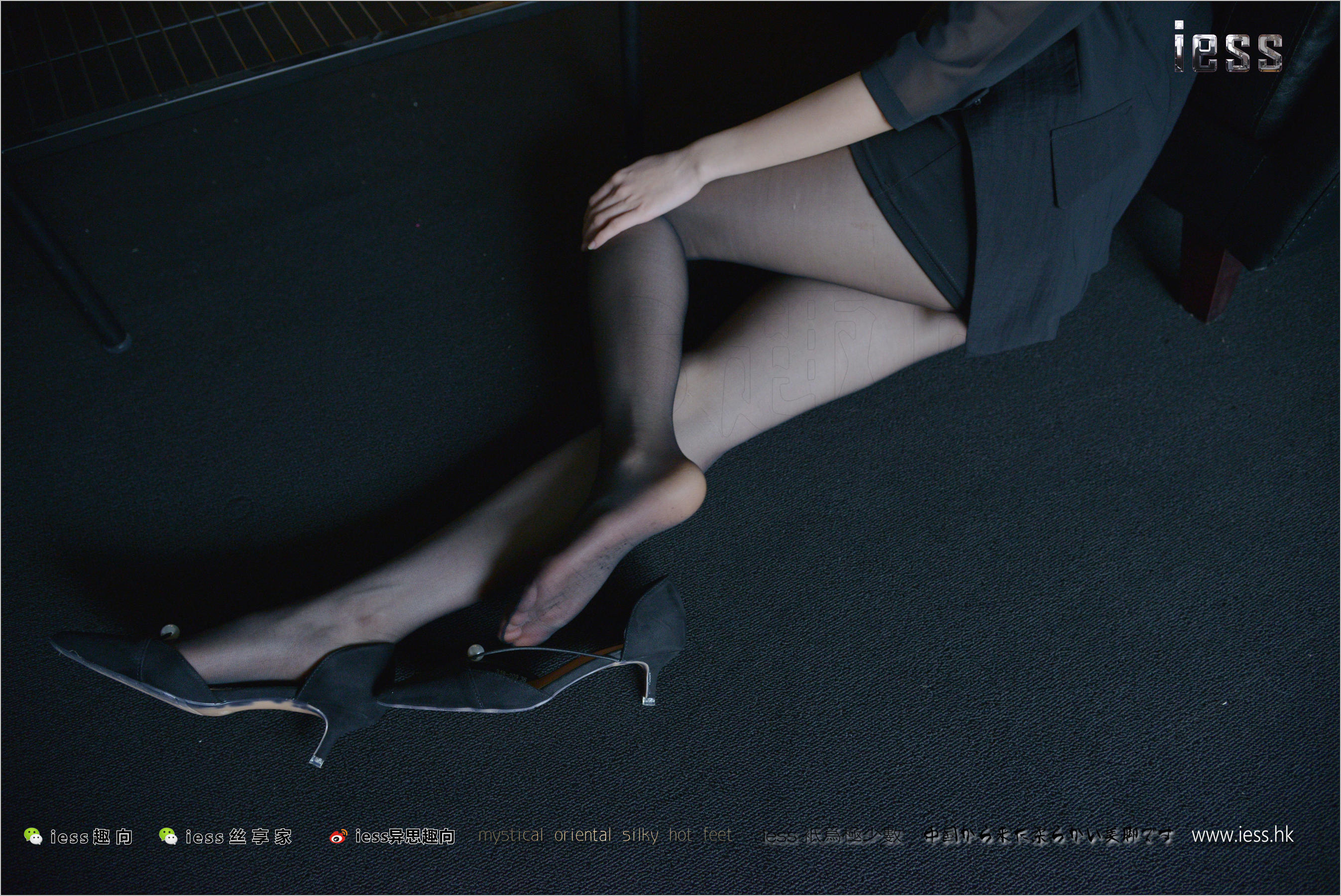 小莫《小莫的暗调黑丝④》 [异思趣向IESS] 丝足便当193