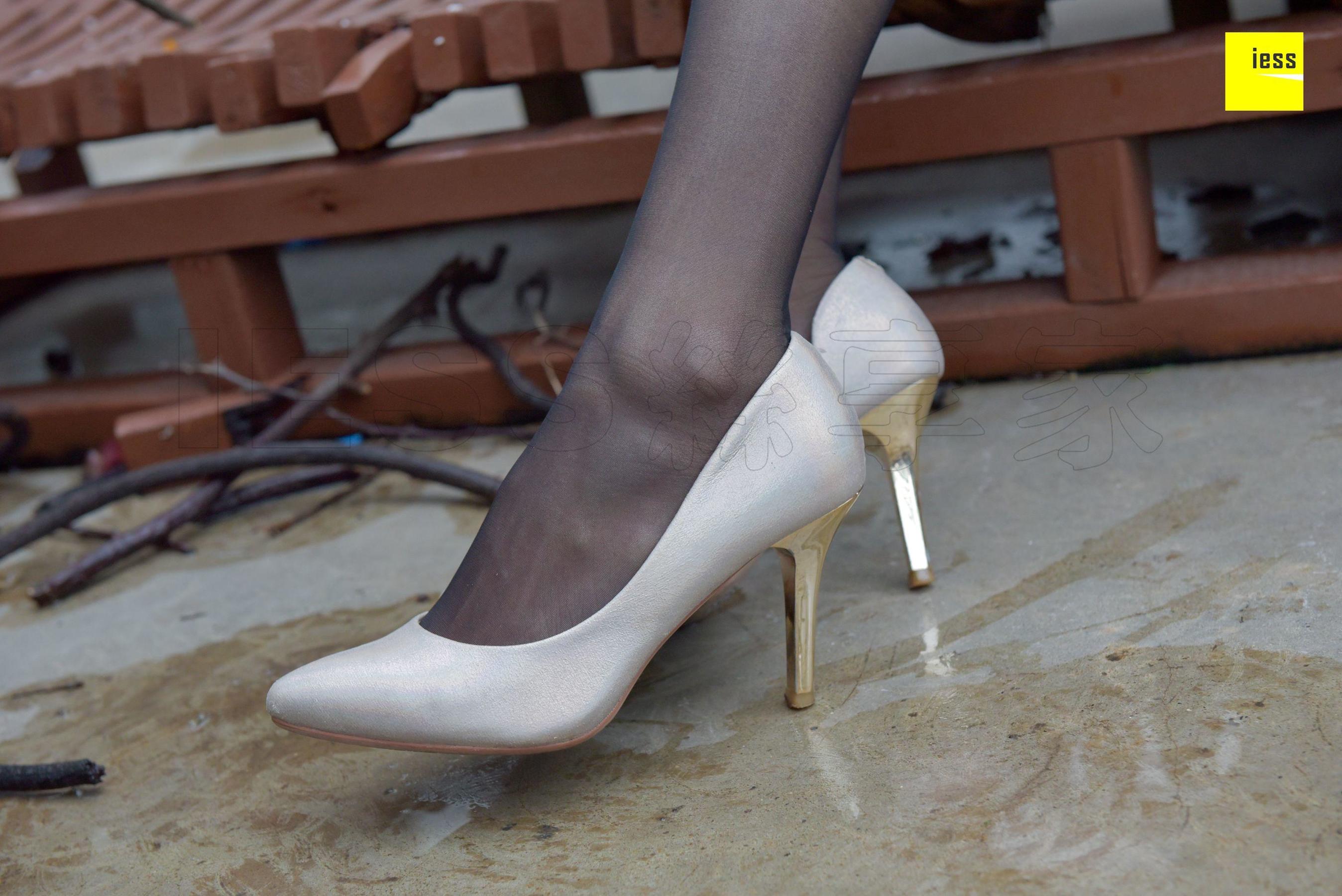 永英《雨后的黑丝》 [异思趣向IESS] 丝享家160