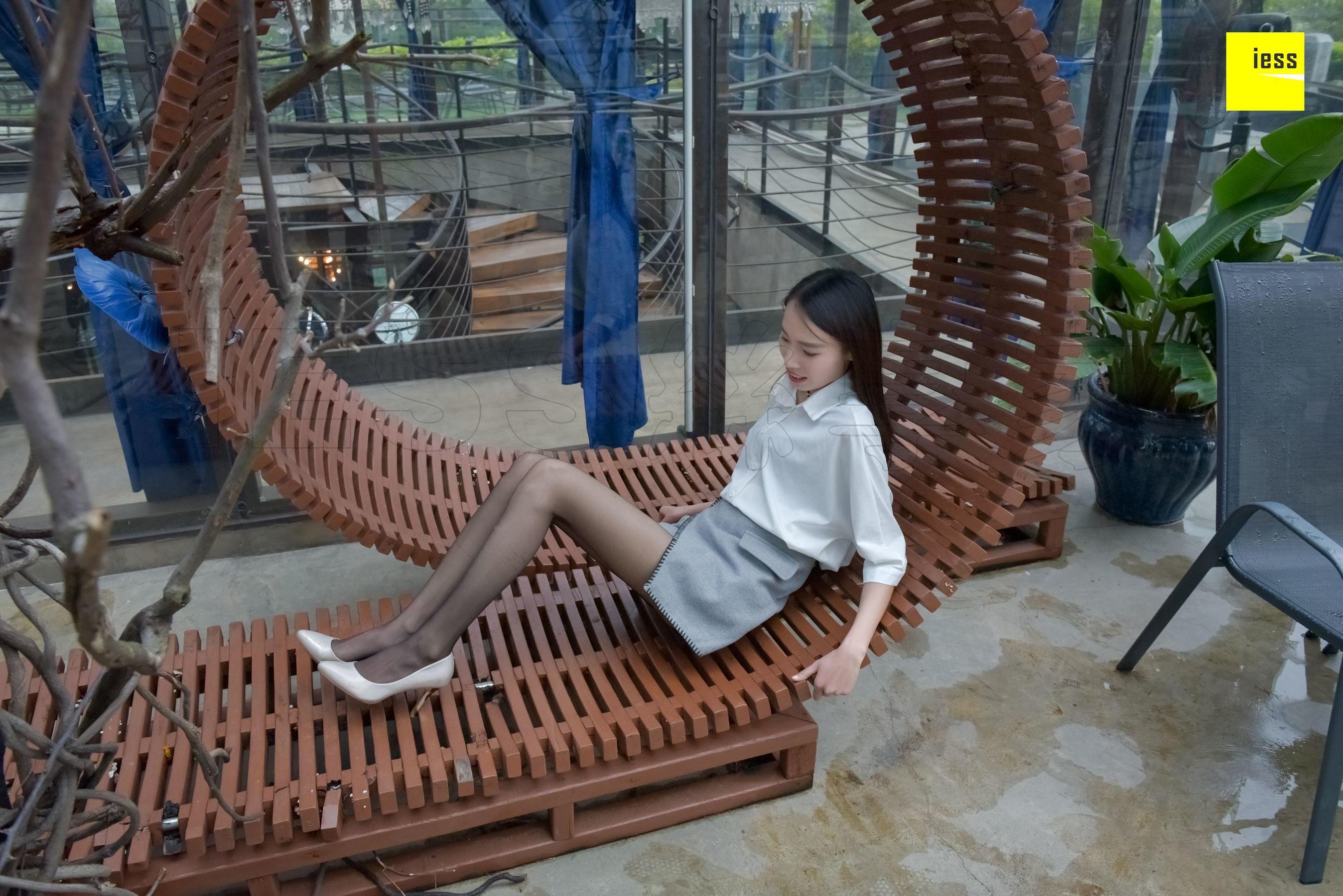 永英《雨后的黑丝》 [异思趣向IESS] 丝享家160