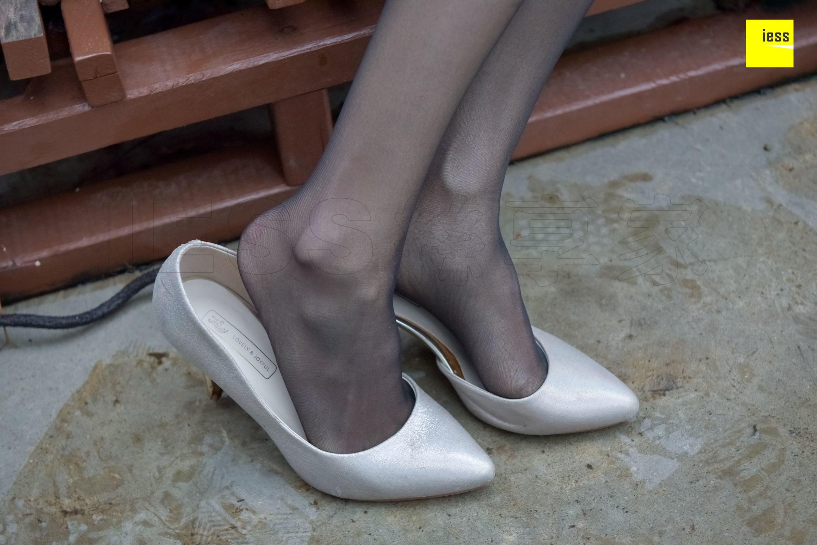 永英《雨后的黑丝》 [异思趣向IESS] 丝享家160