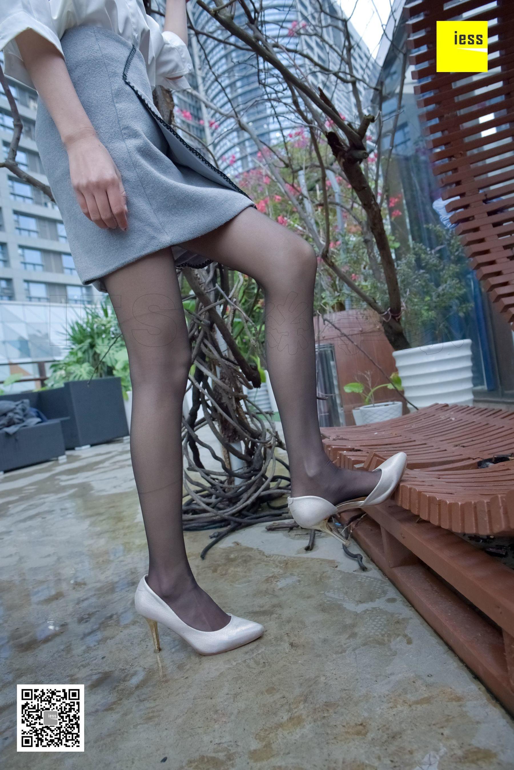 永英《雨后的黑丝》 [异思趣向IESS] 丝享家160