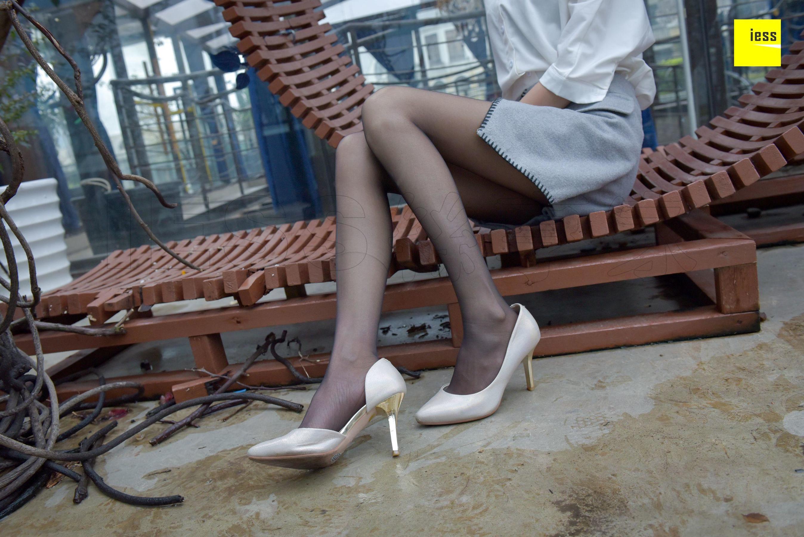 永英《雨后的黑丝》 [异思趣向IESS] 丝享家160