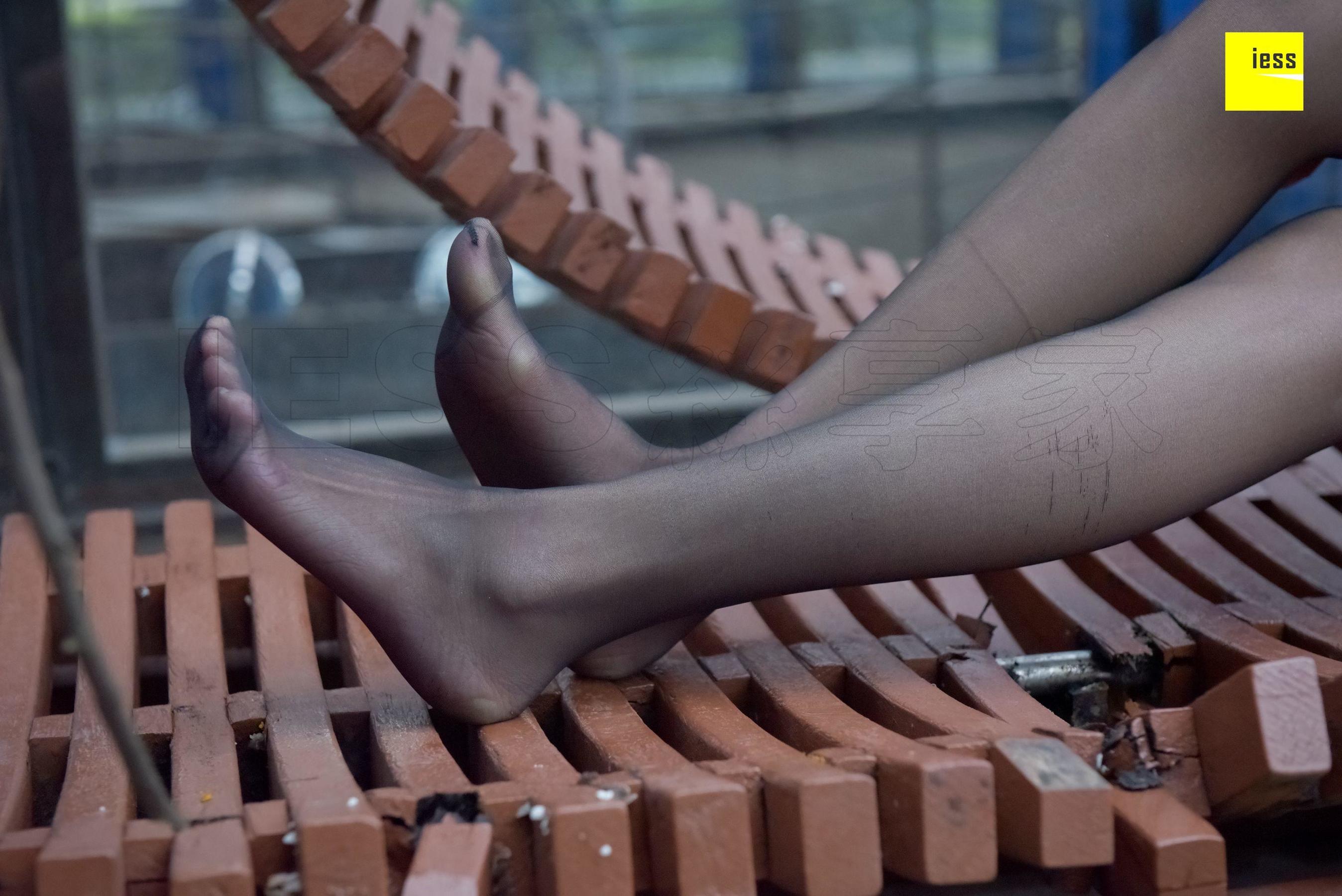 永英《雨后的黑丝》 [异思趣向IESS] 丝享家160