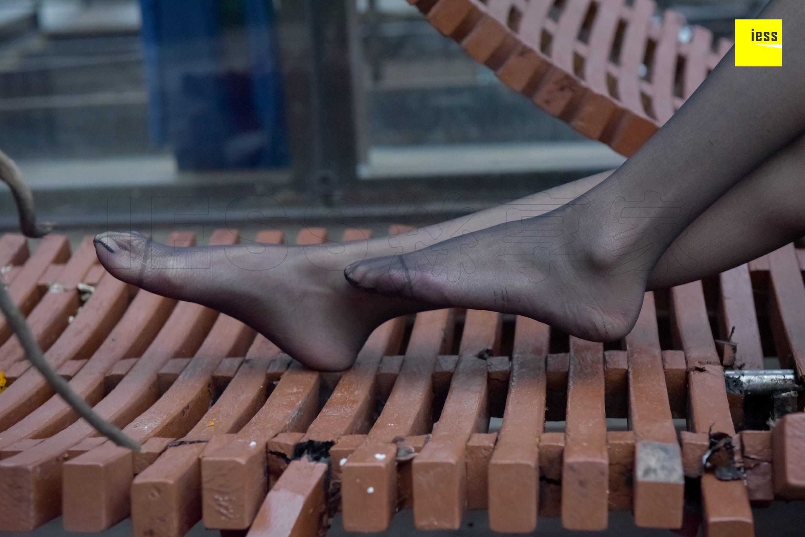 永英《雨后的黑丝》 [异思趣向IESS] 丝享家160