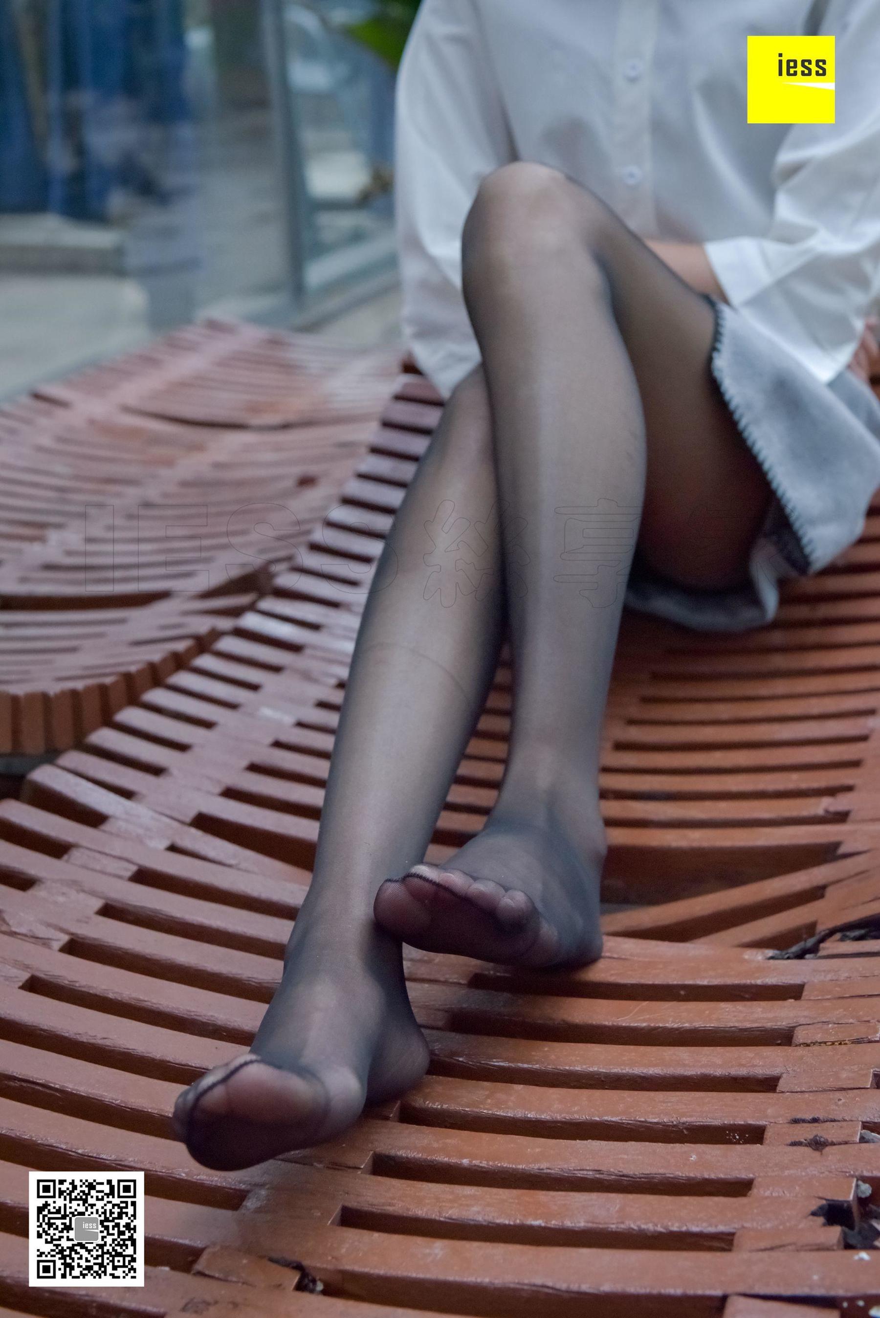 永英《雨后的黑丝》 [异思趣向IESS] 丝享家160