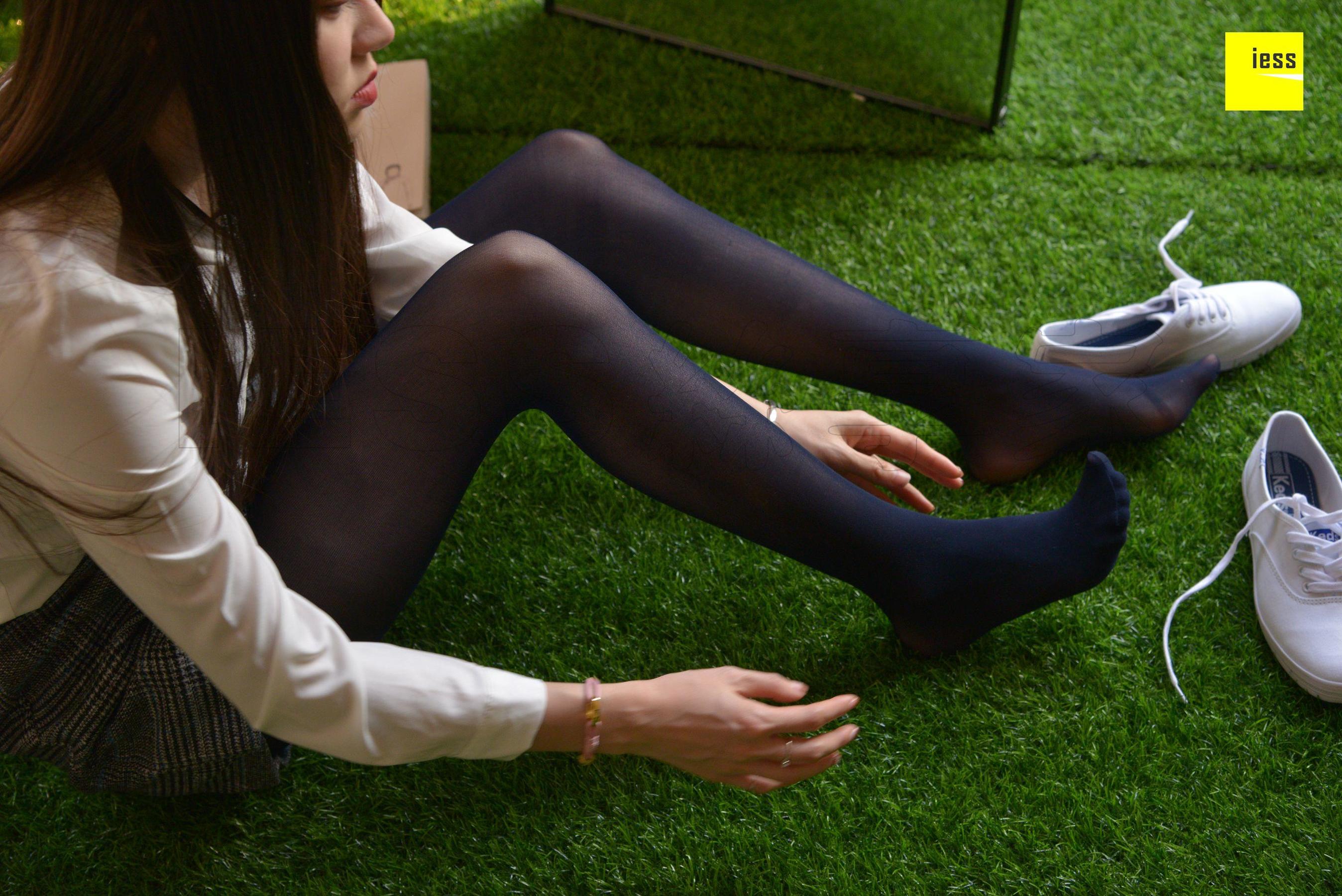 佳爷《佳爷的宝蓝色厚丝》[异思趣向IESS] 丝享家【魔鬼周三】特刊05期