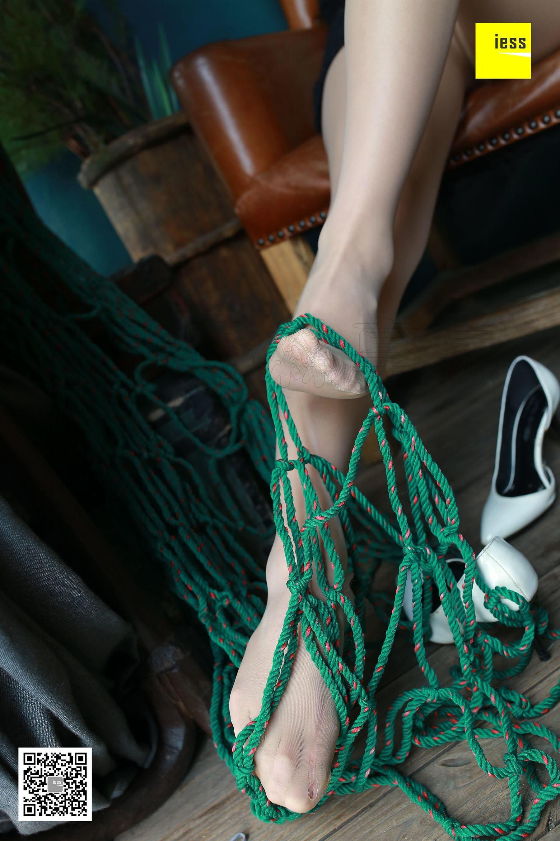 秋秋《黑色毛衣与肉丝》 [异思趣向IESS] 丝享家165