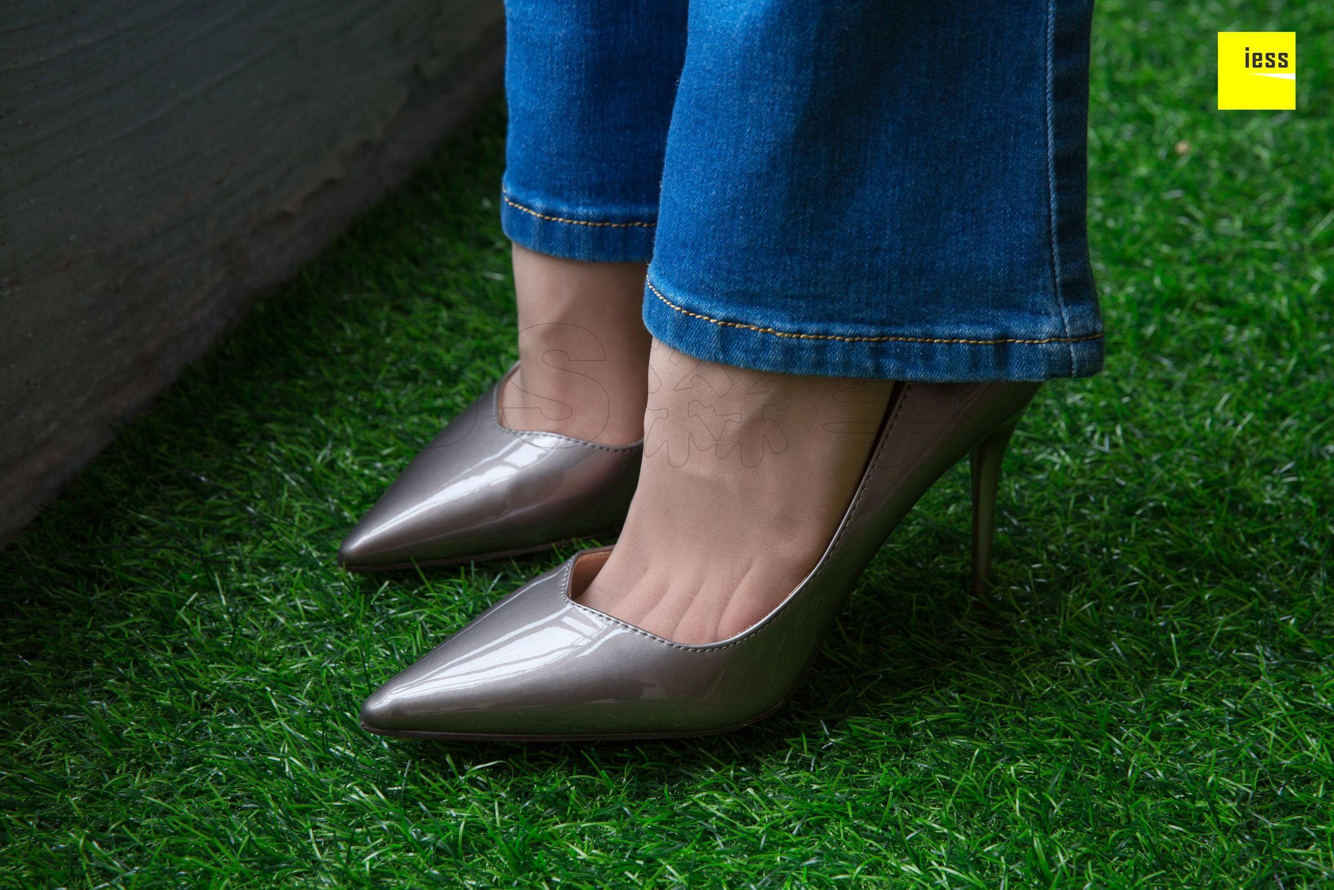 辣妈君君《辣妈的喇叭裤短丝》 [异思趣向IESS] 丝享家236