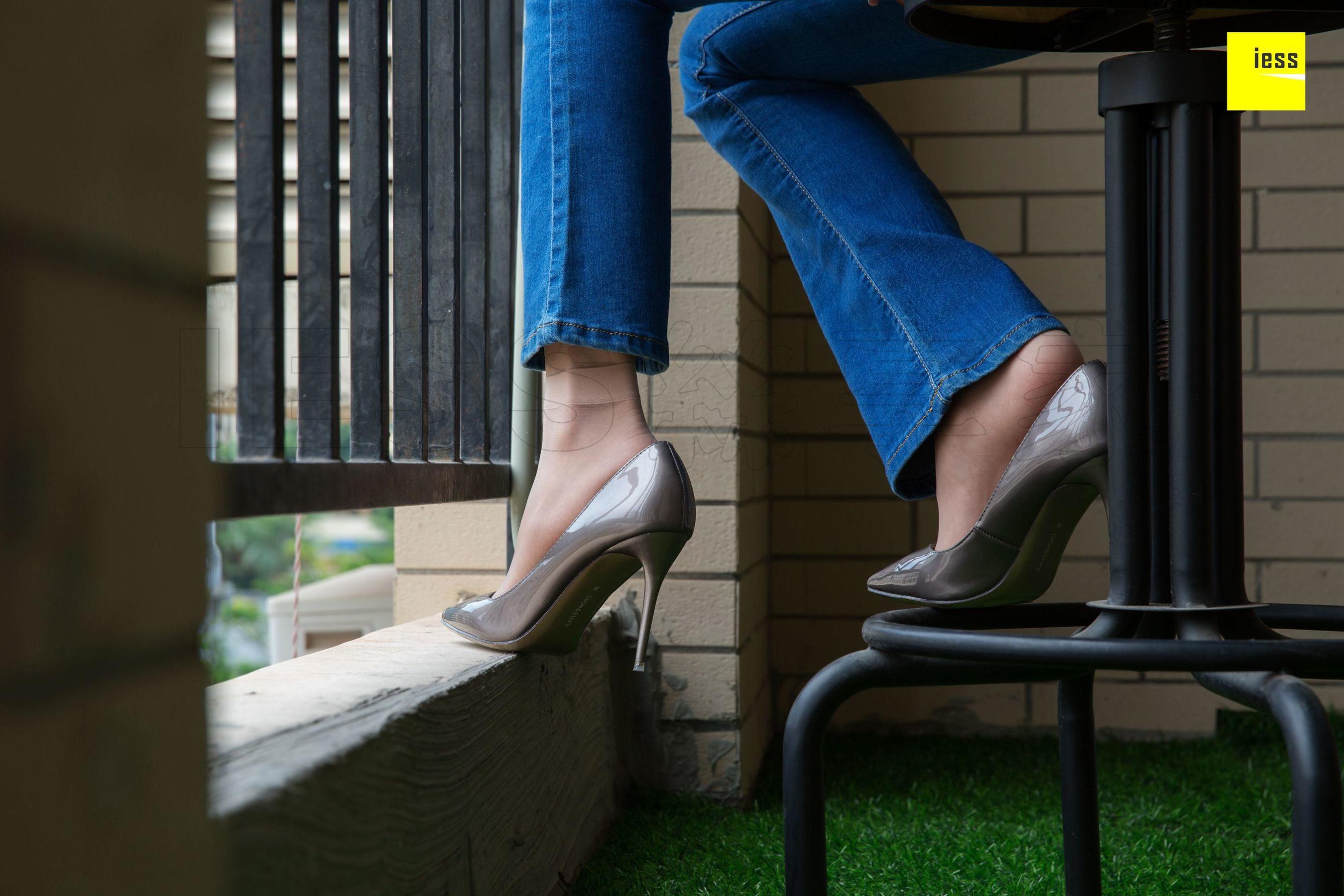 辣妈君君《辣妈的喇叭裤短丝》 [异思趣向IESS] 丝享家236