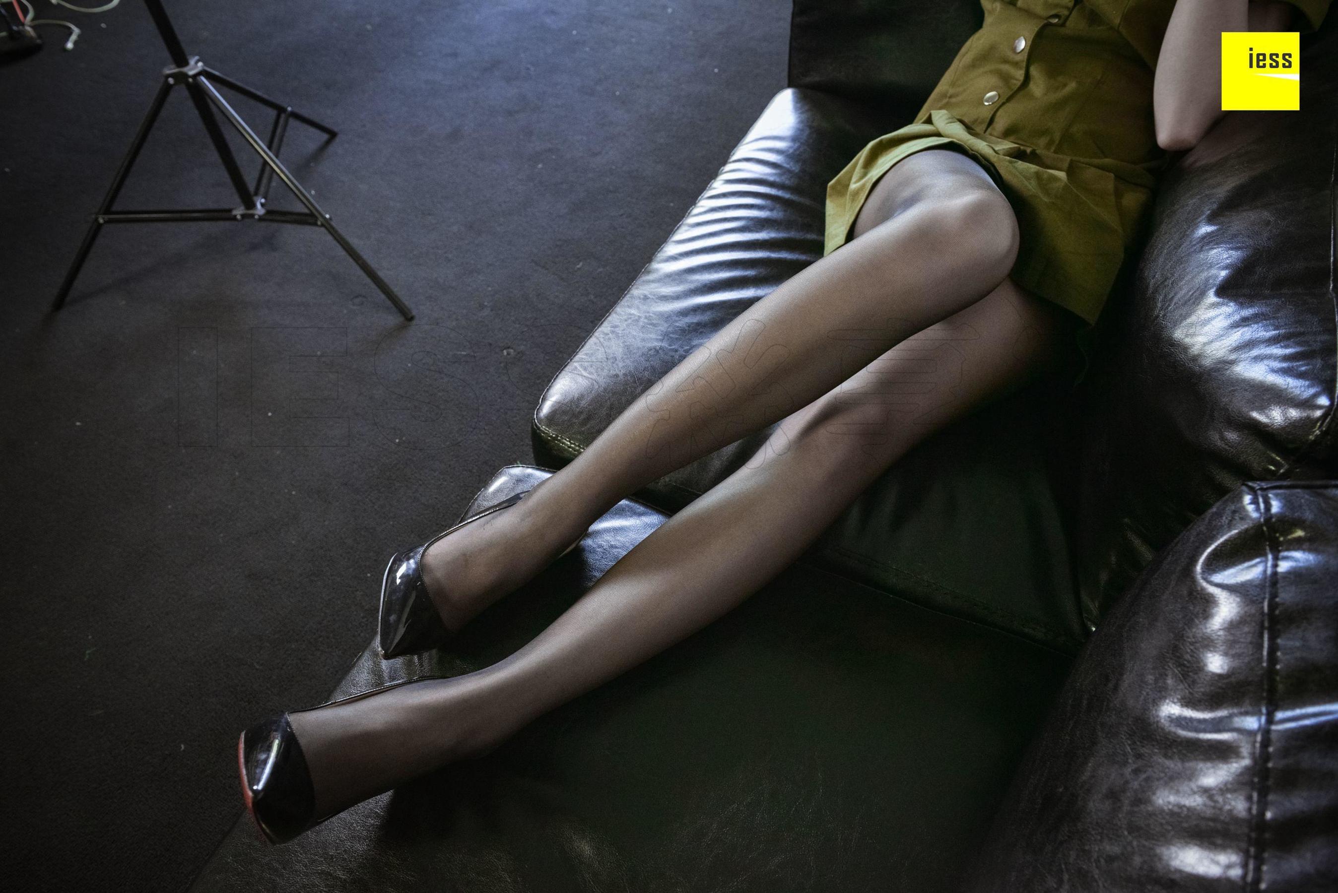 七七《黑丝军绿制服》 [异思趣向IESS] 丝享家249