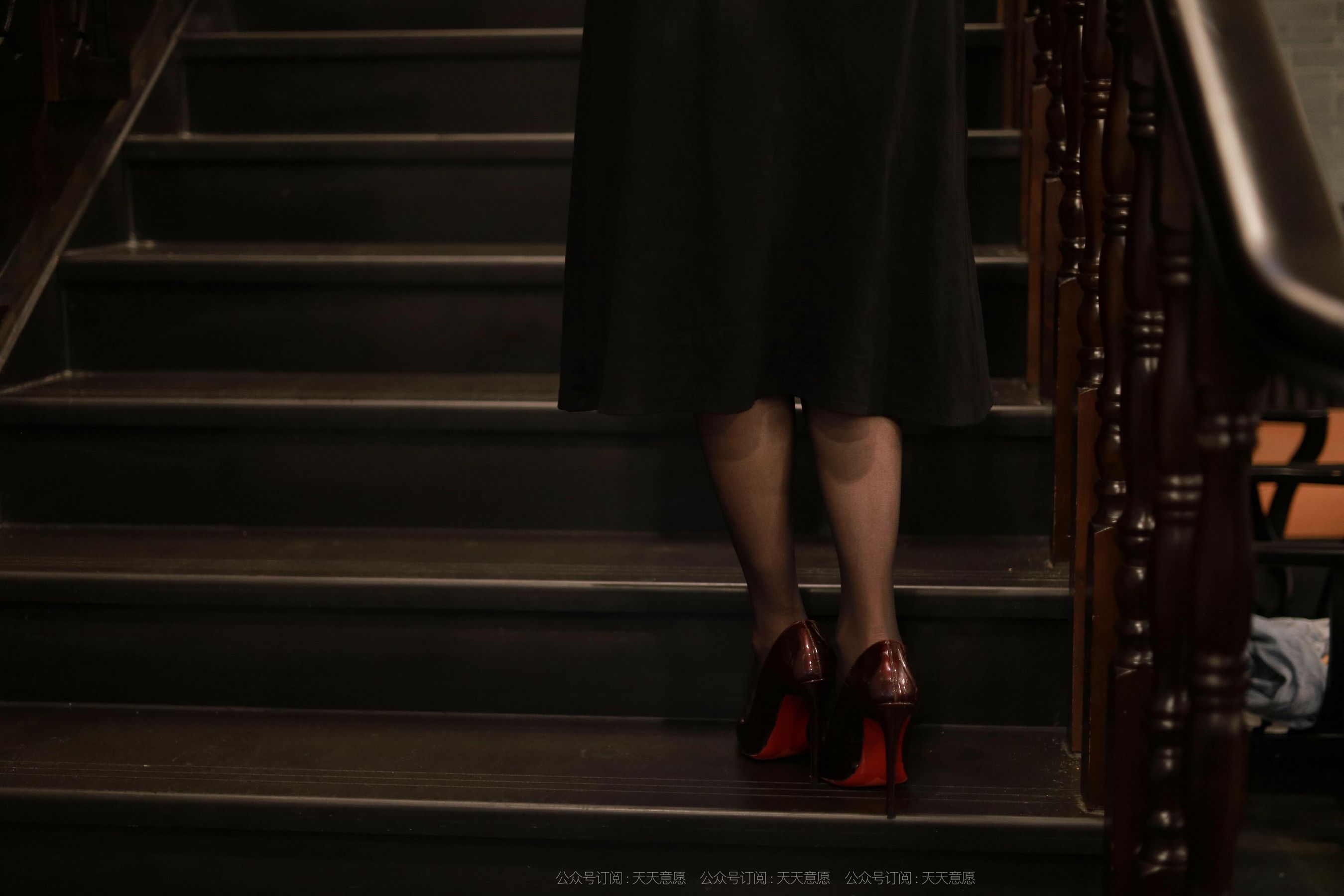 [IESS异思趣向]  模特：婉苹《黑色长裙》