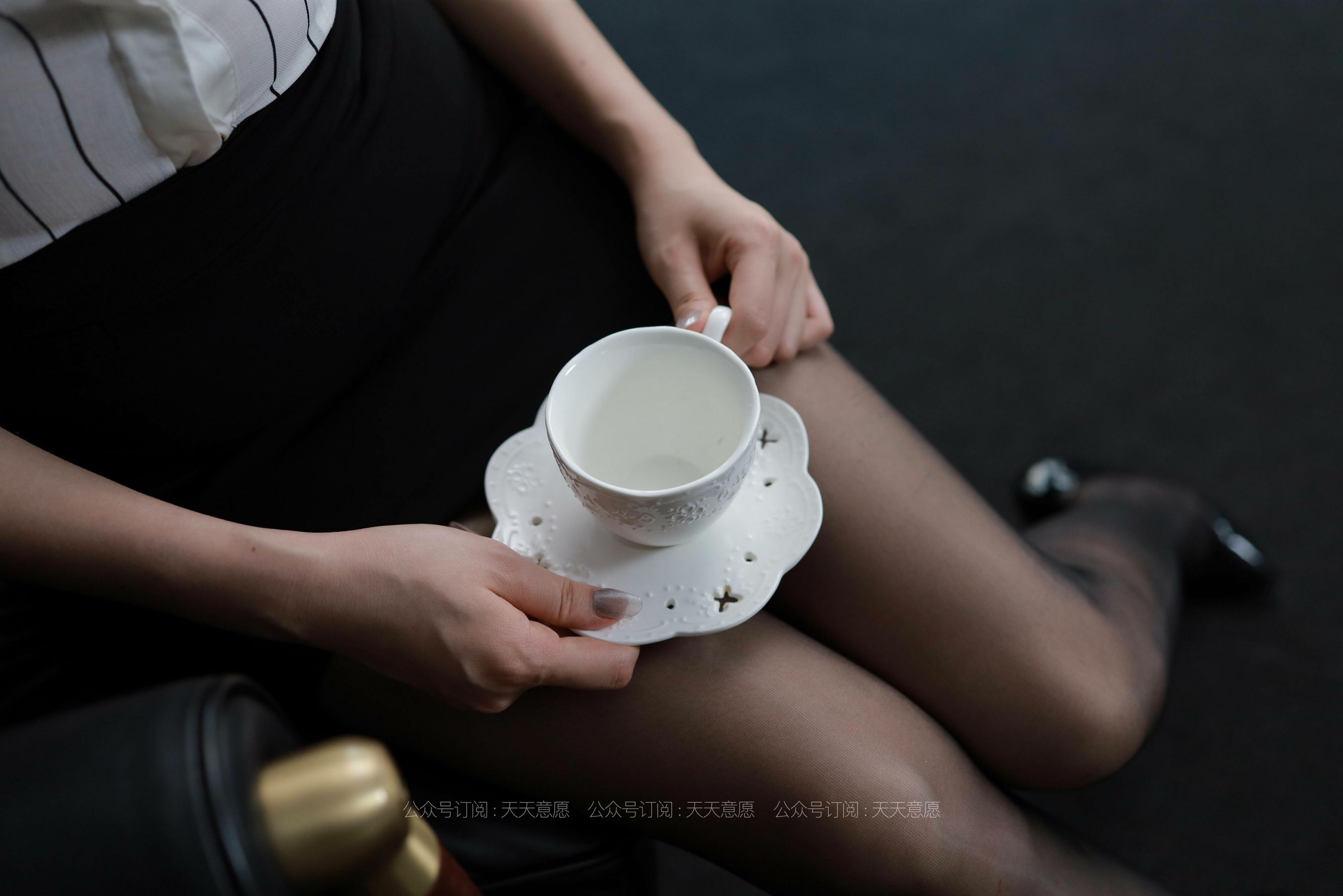 [IESS异思趣向]  模特：小七《长腿OL装》