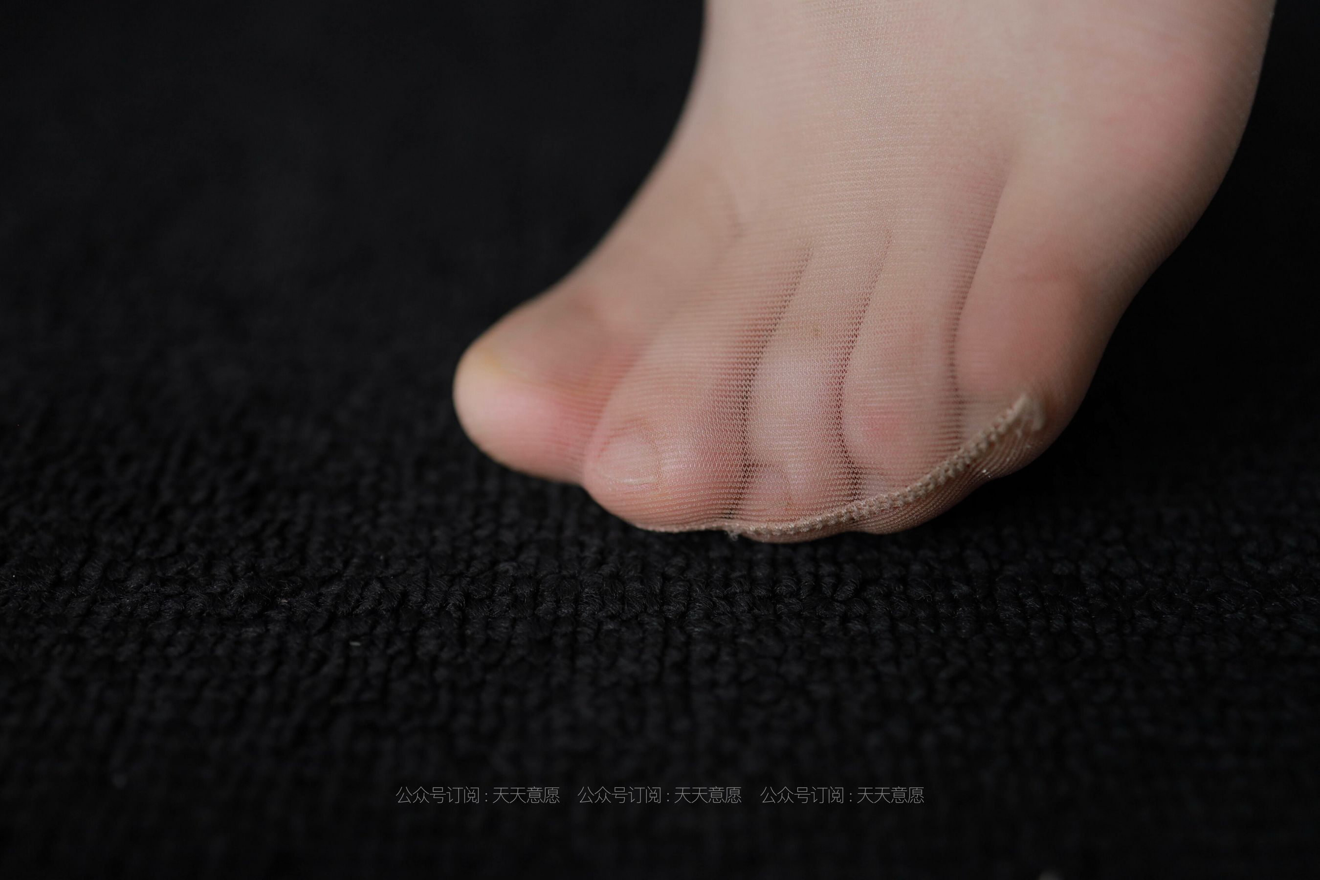 [IESS异思趣向]  模特：小婕《书中颜如玉》