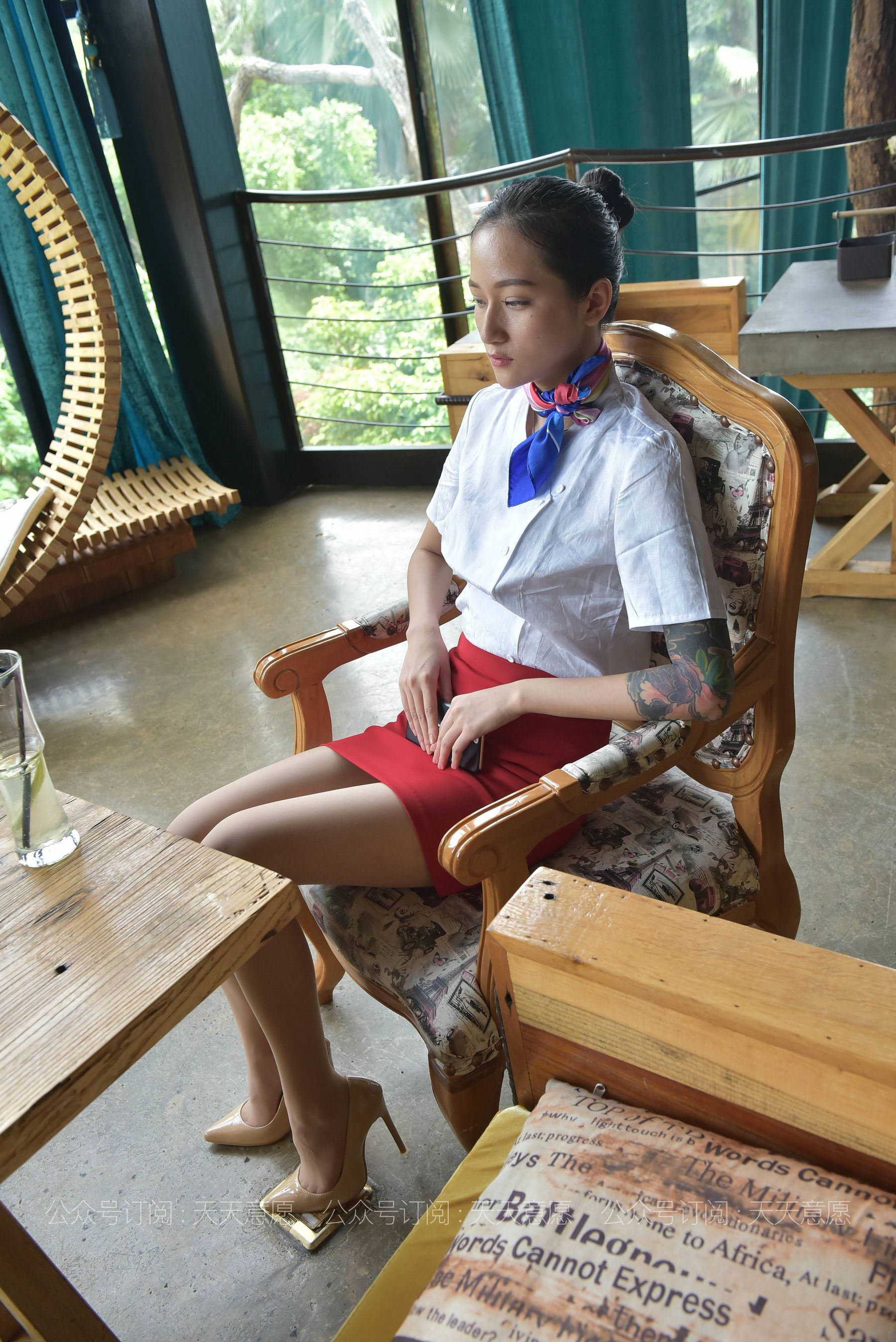 [IESS异思趣向]  模特：潇潇《红裙职业装展示》