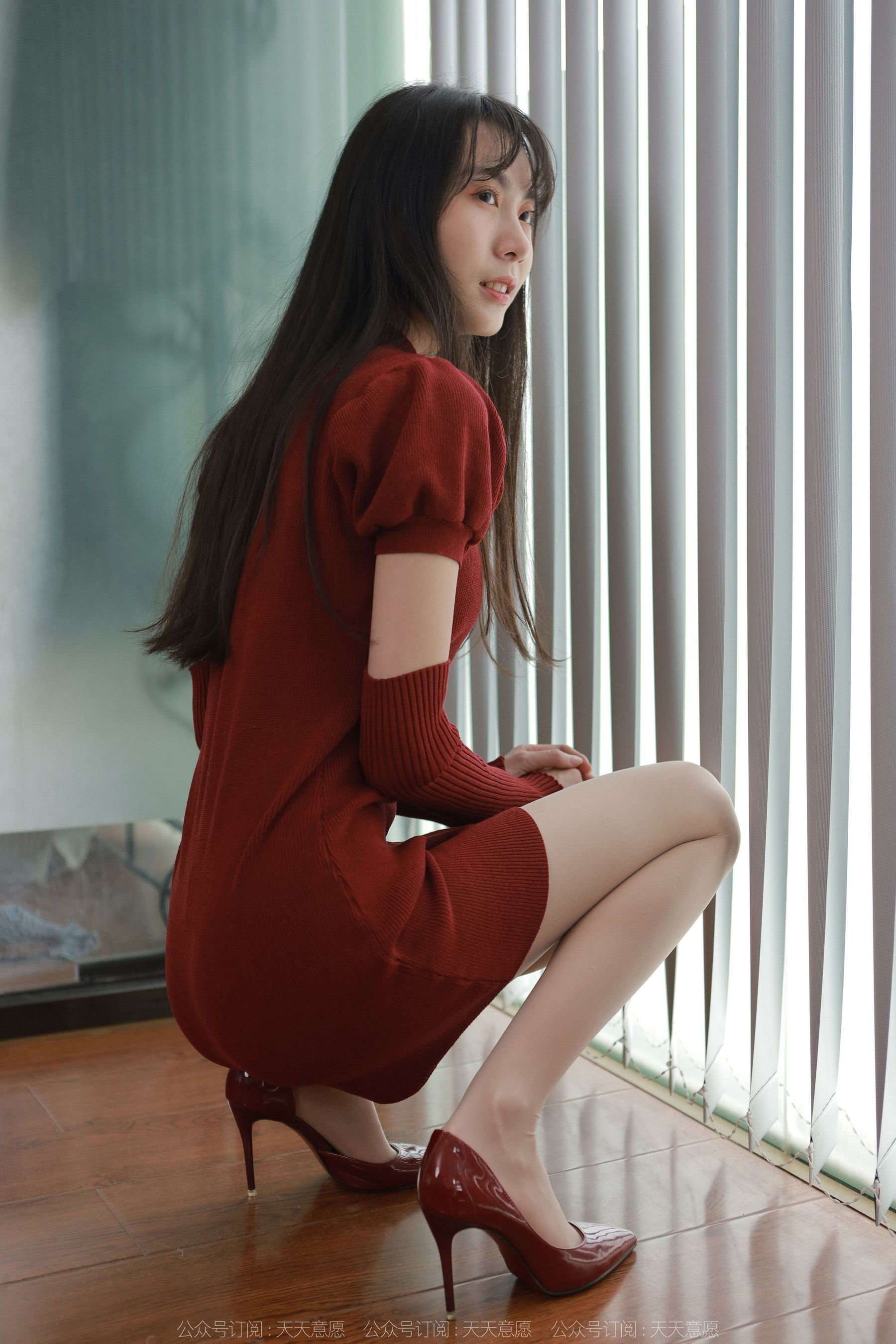 [异思趣向IESS] 模特：团团《迷人的酒红旗袍》