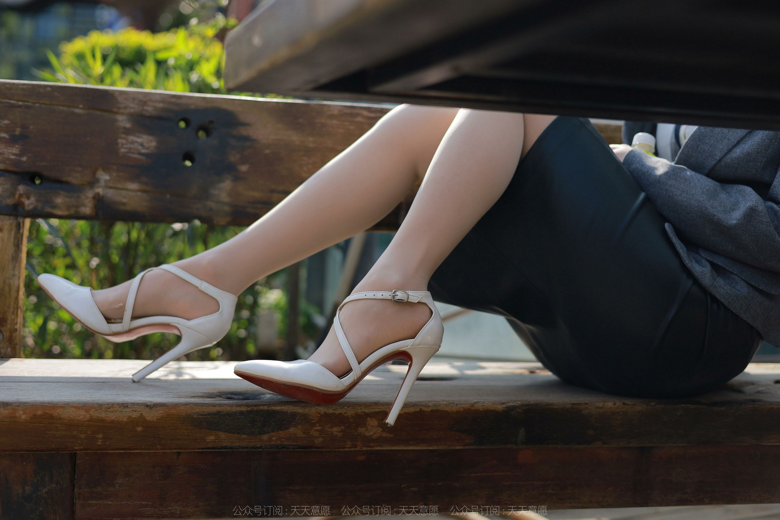 [异思趣向IESS] 模特：婉萍《加班日记》