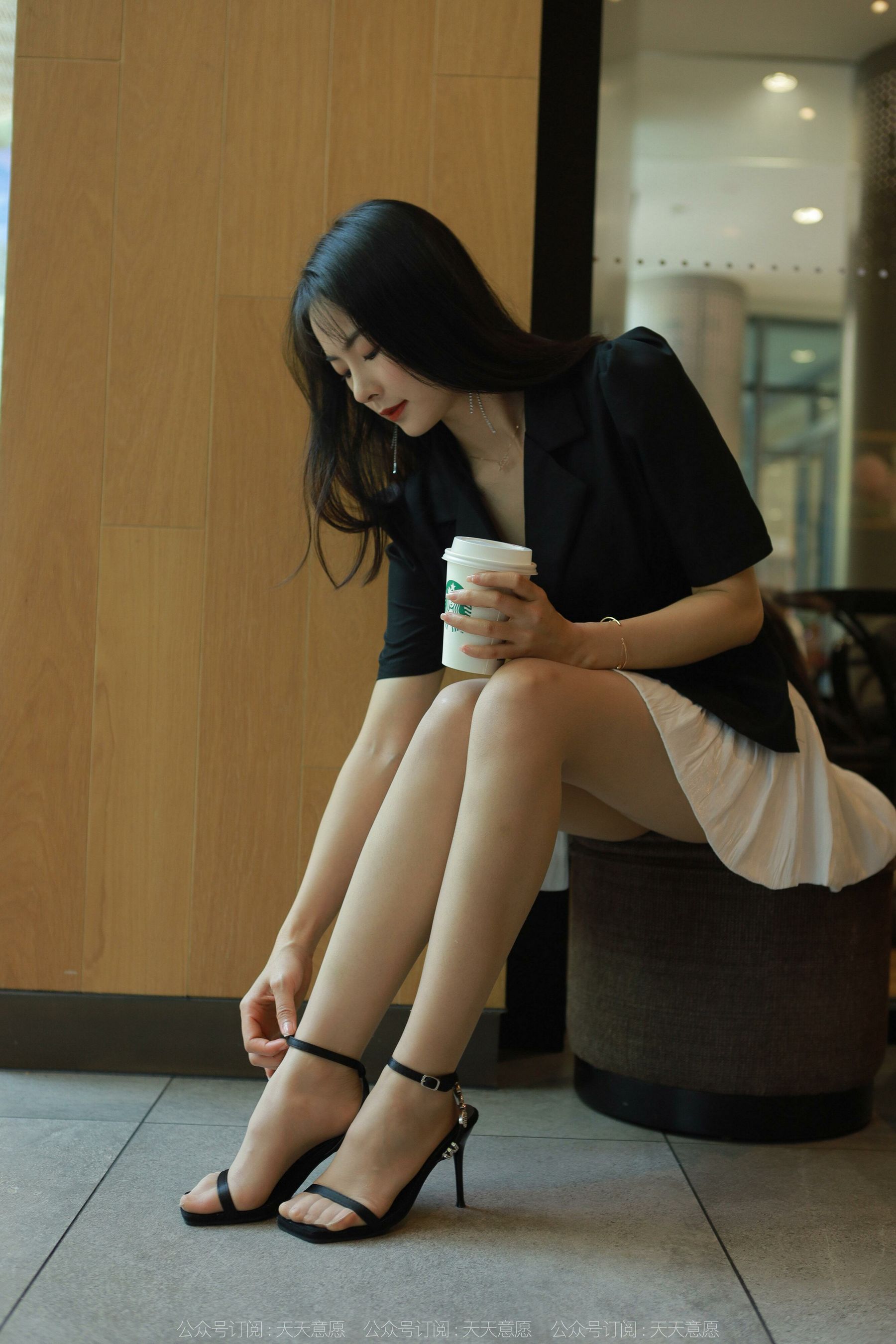 [异思趣向IESS] 模特：小金 《简约黑色凉鞋》